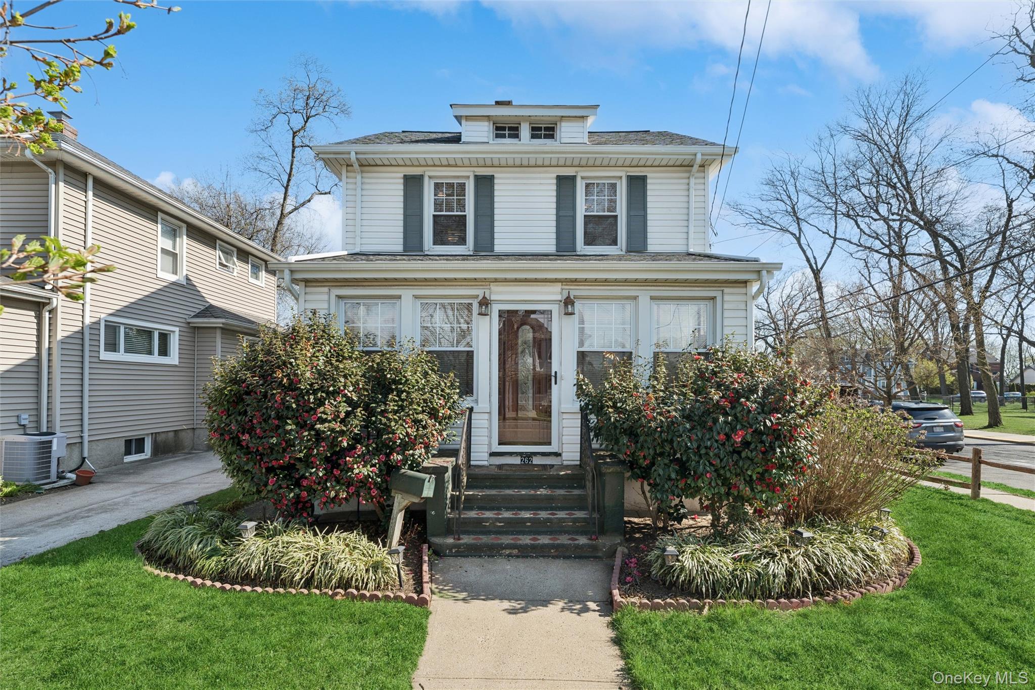 262 Floral Boulevard Property Photo 1