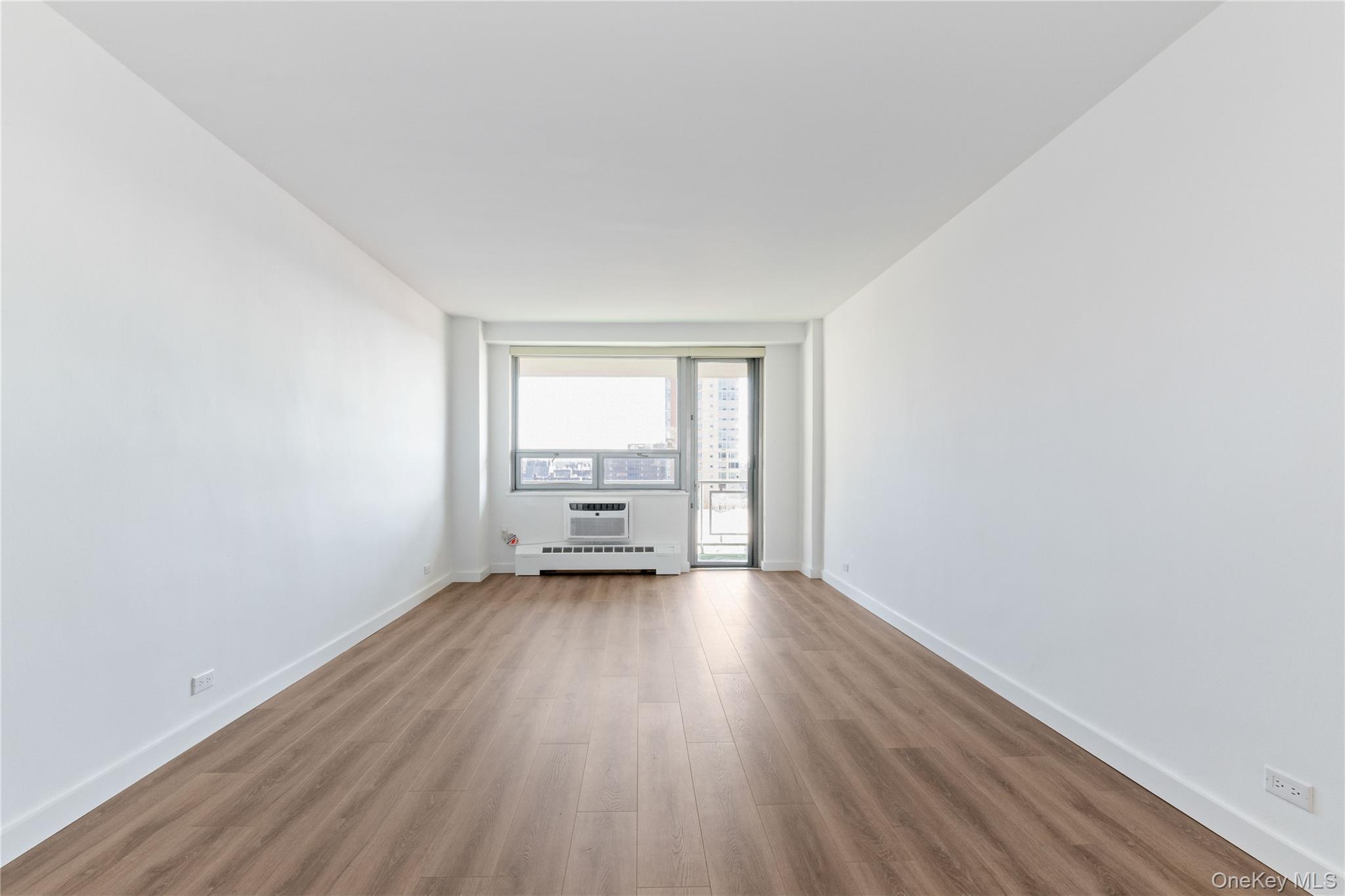 61-15 97 14e Property Photo 2