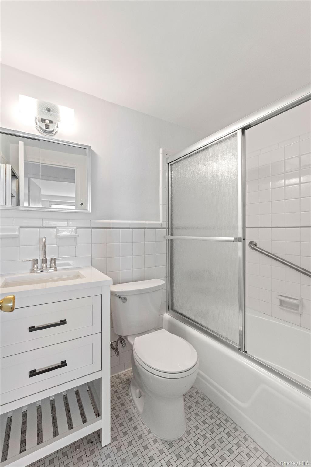 61-15 97 14e Property Photo 11
