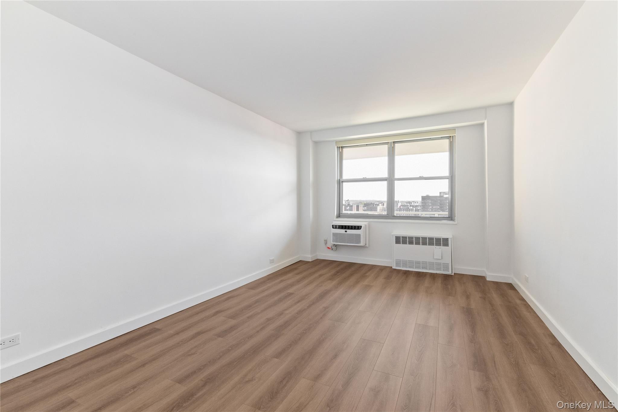 61-15 97 14e Property Photo 12