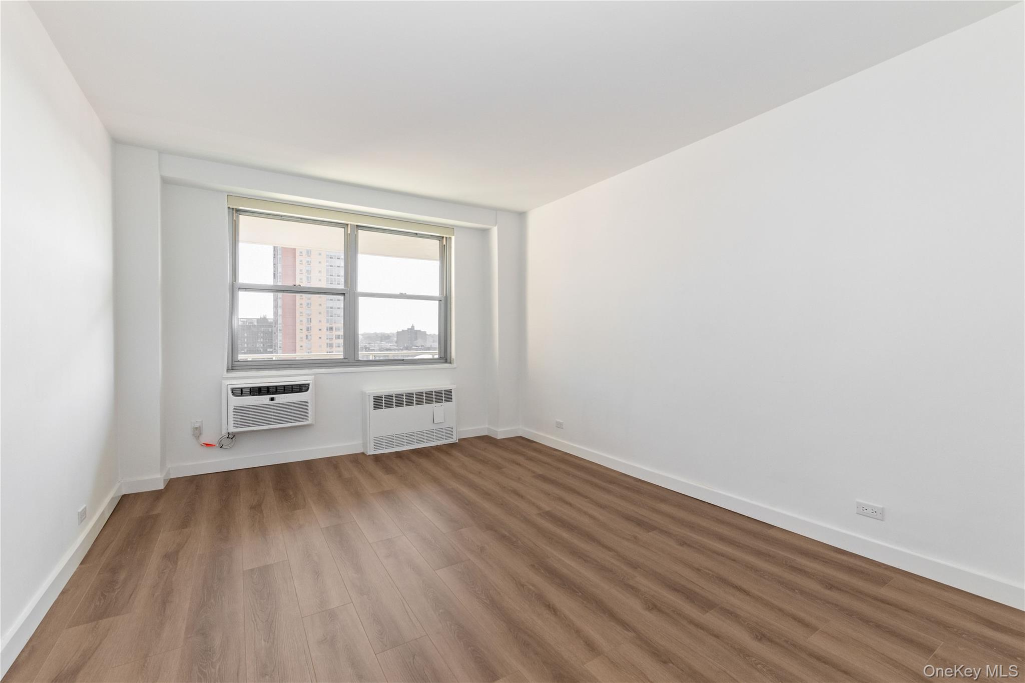 61-15 97 14e Property Photo 14