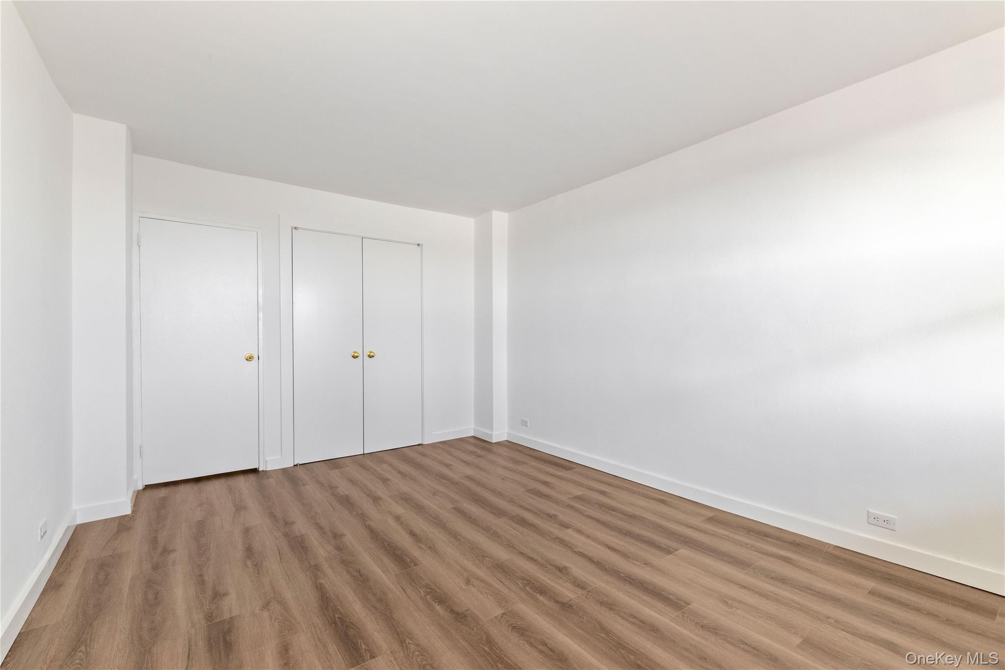61-15 97 14e Property Photo 15