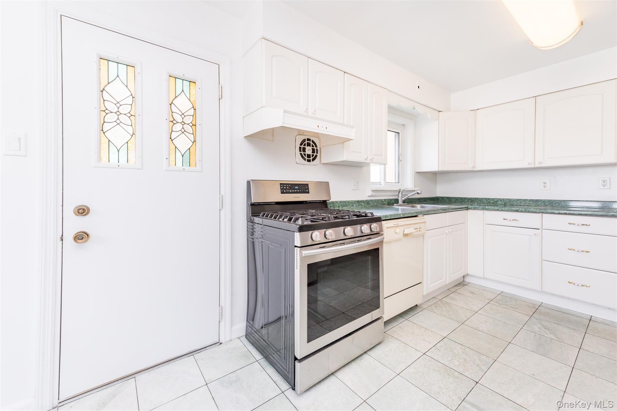 7107 Ditmars Boulevard Property Photo 9