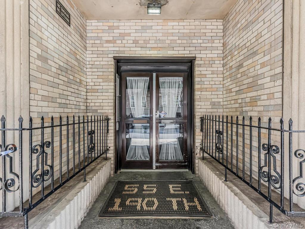 55 E 190 57 Property Photo 1