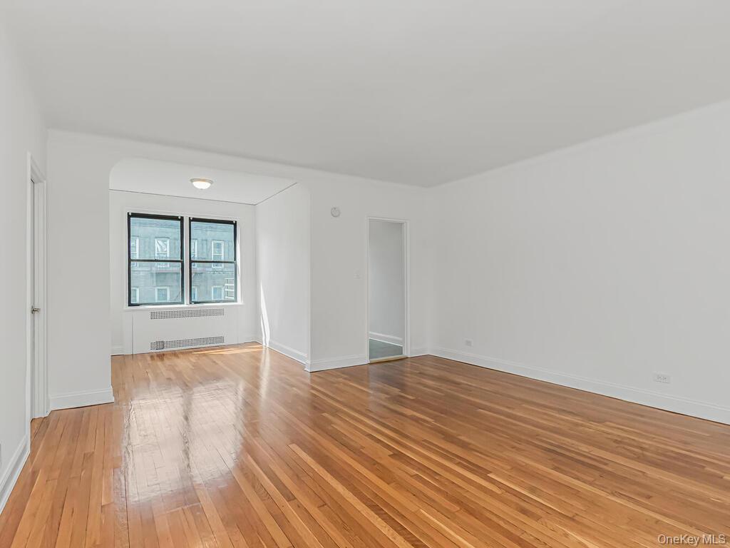 55 E 190 57 Property Photo 10