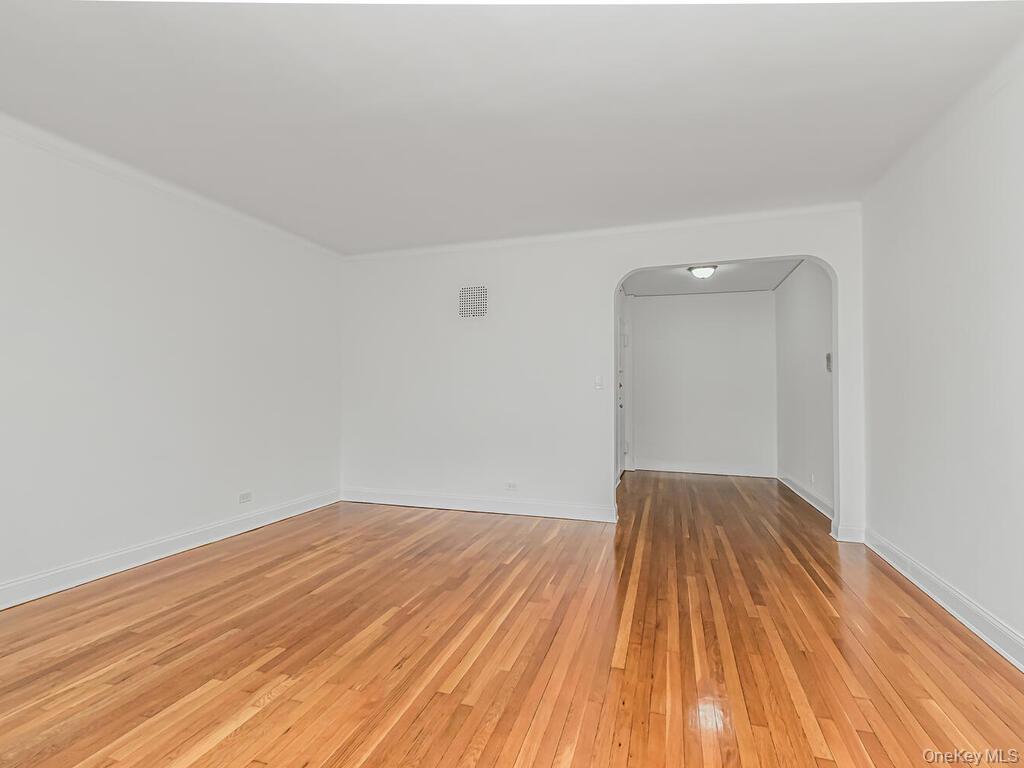 55 E 190 57 Property Photo 12
