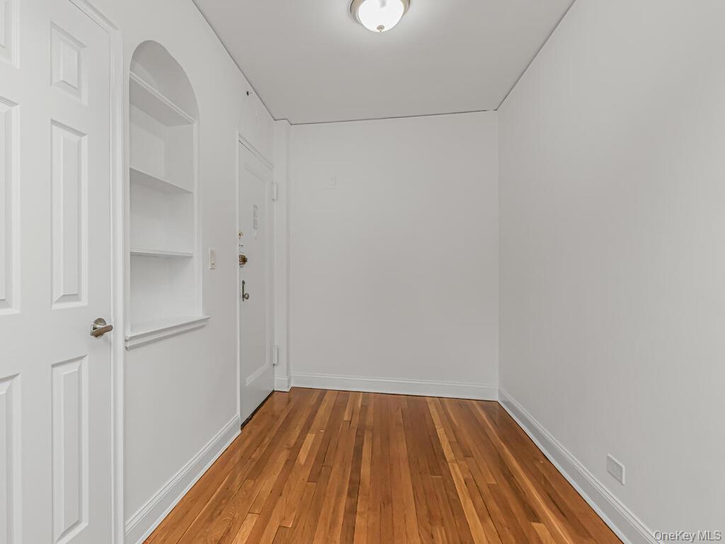 55 E 190 57 Property Photo 14