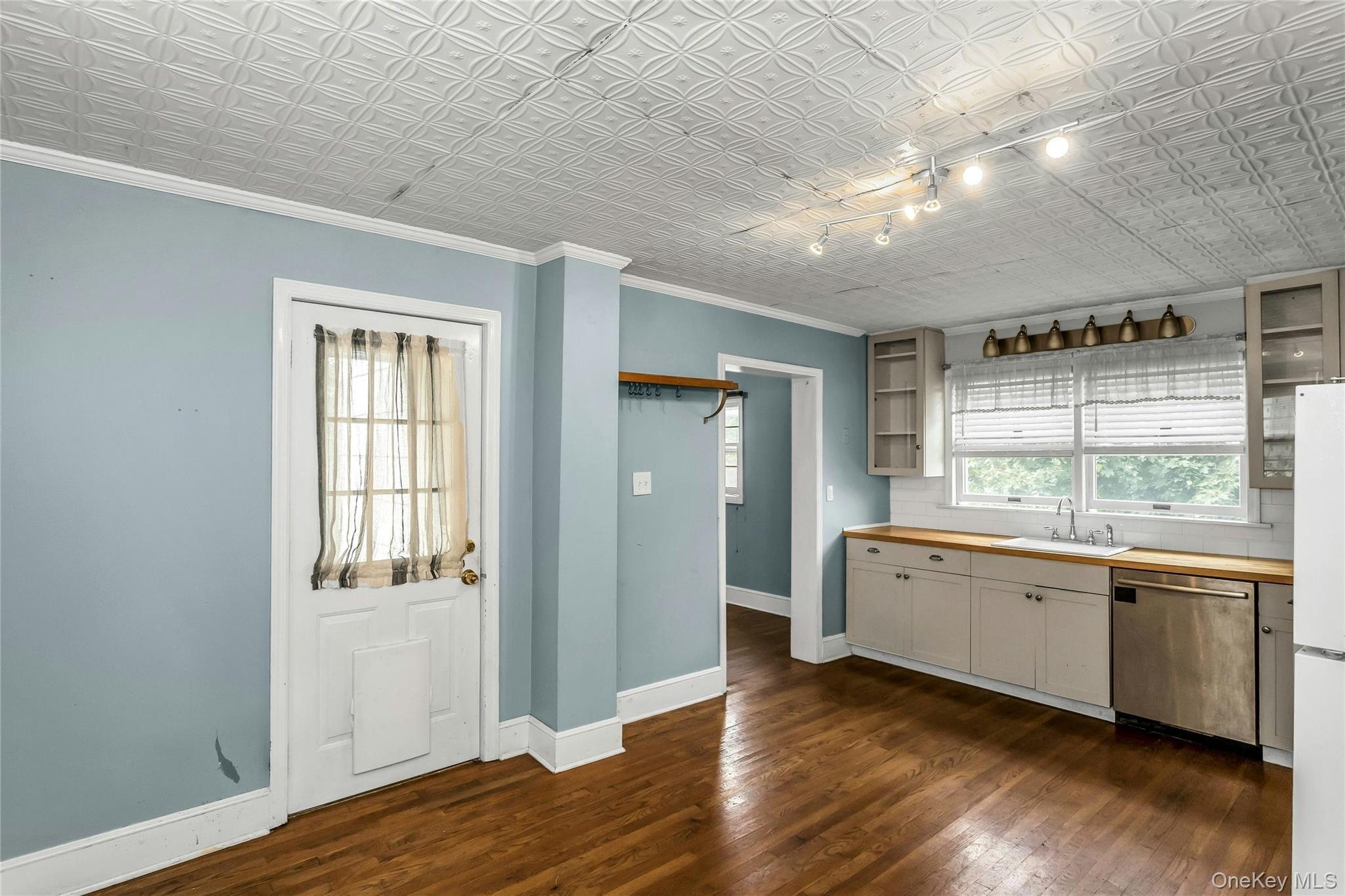 46 Irving Place Property Photo 9