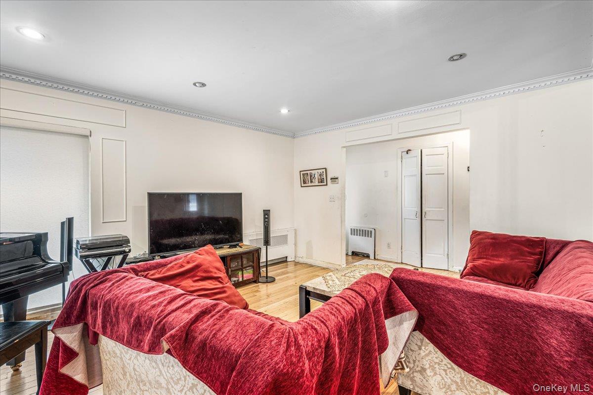 8543 211th Street Property Photo 5