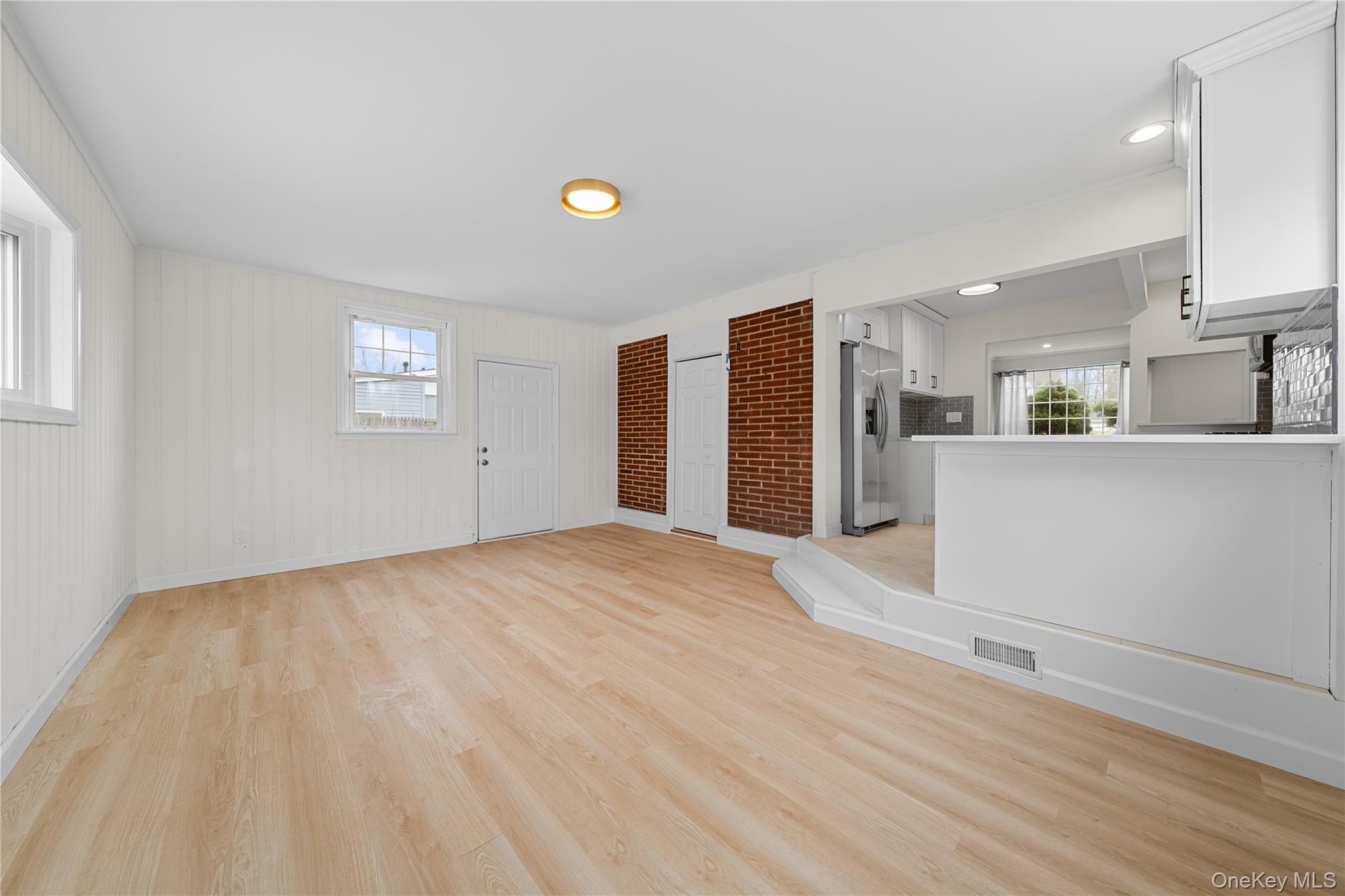 1656 N Gardiner Drive Property Photo 6