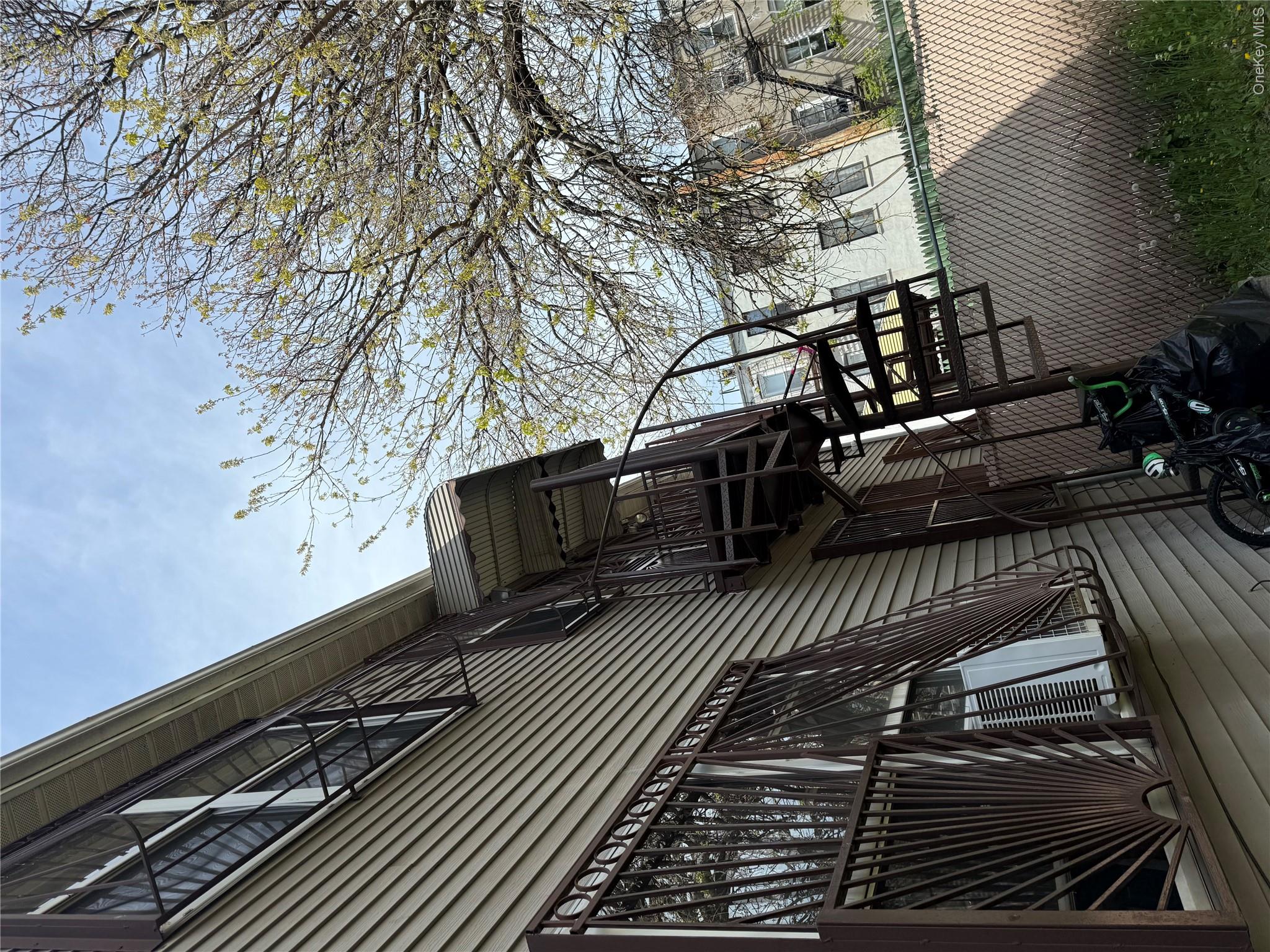 497 Elton Street Property Photo 2