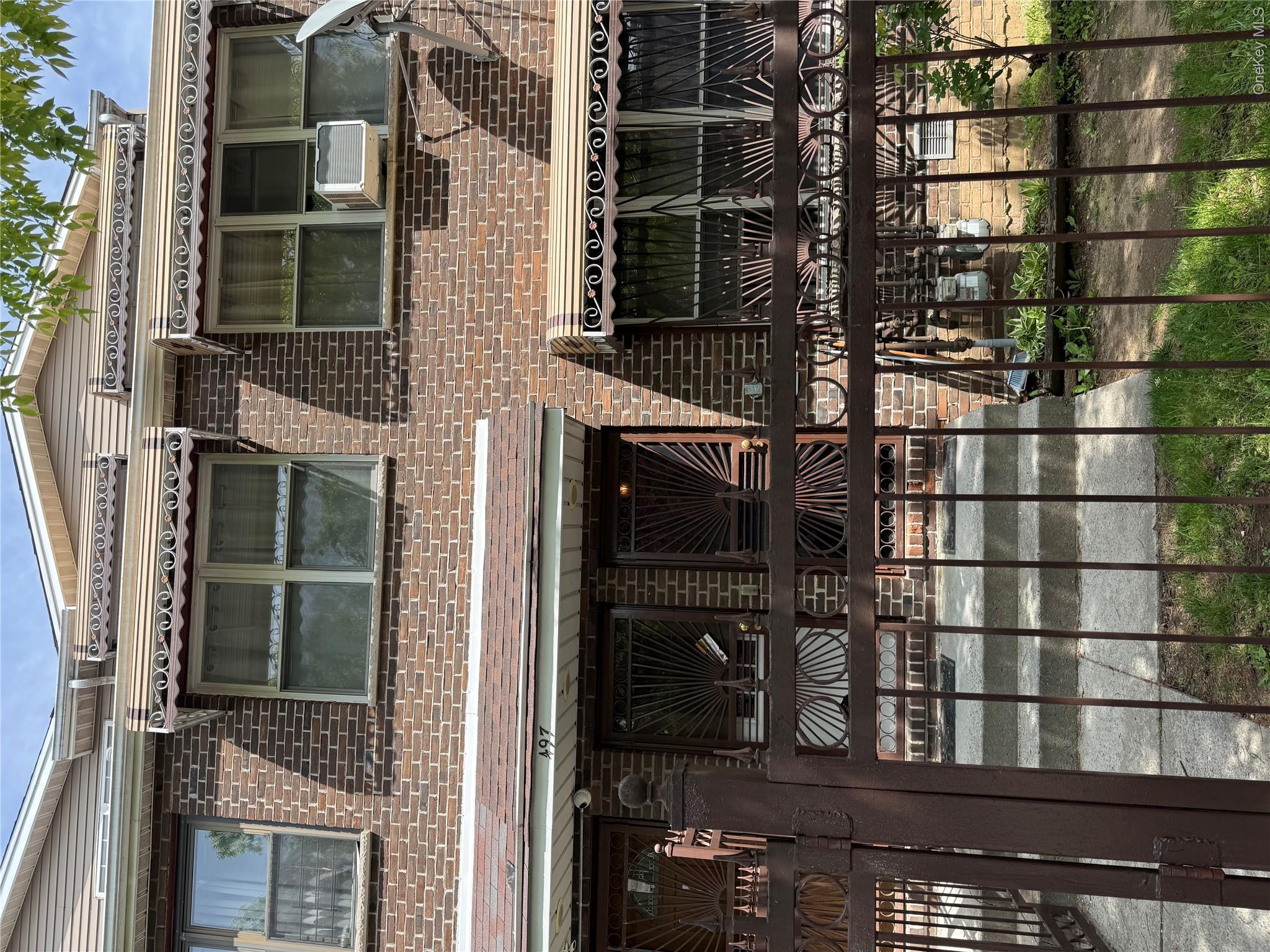 497 Elton Street Property Photo 5