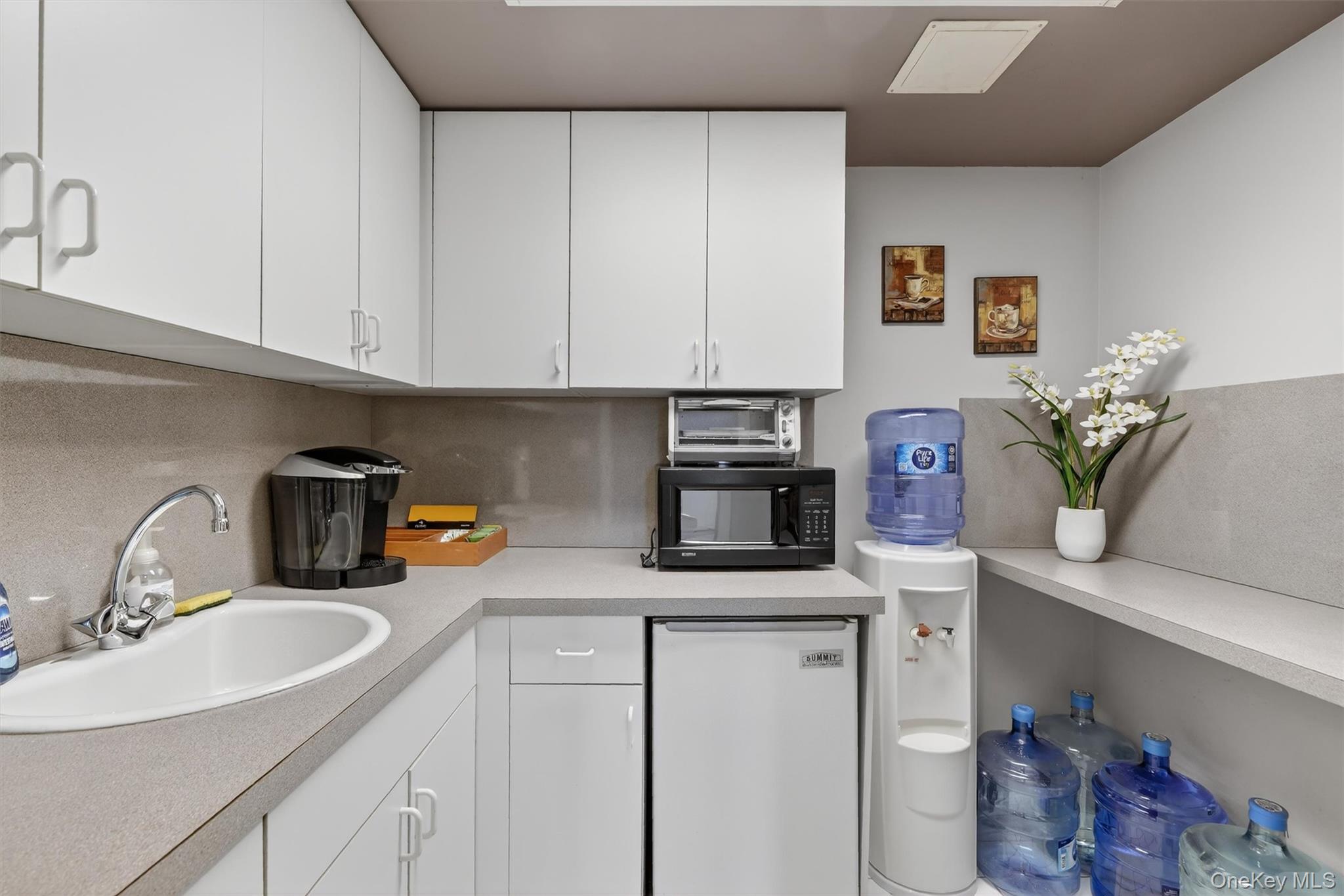 10 Nosband Avenue 1l Property Photo 26