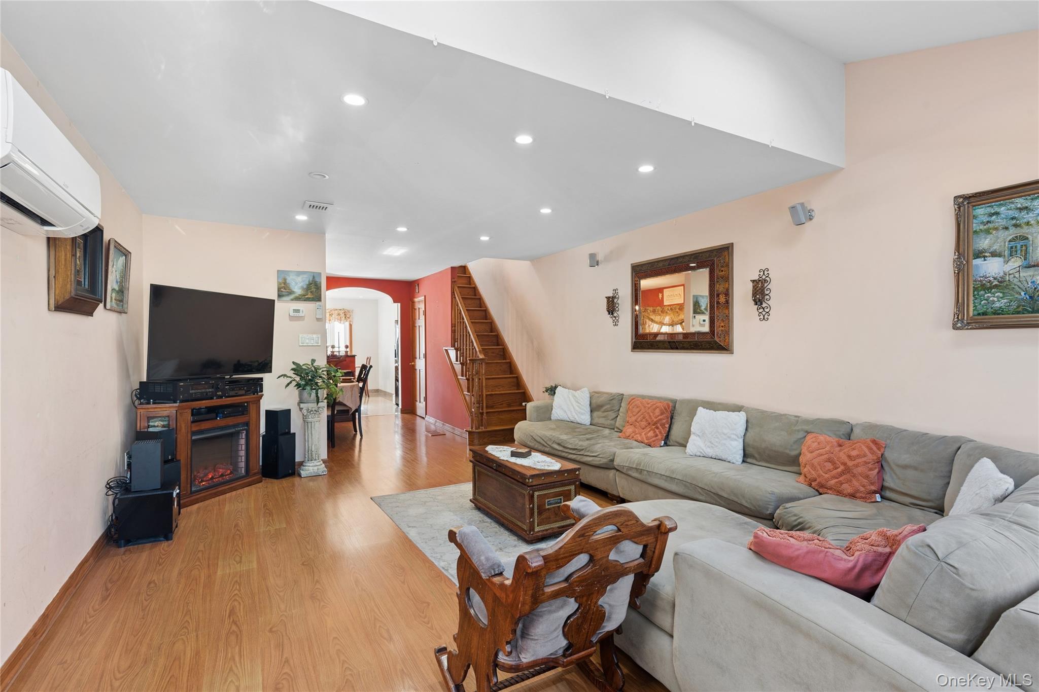 33-22 Jordan Street Property Photo 2