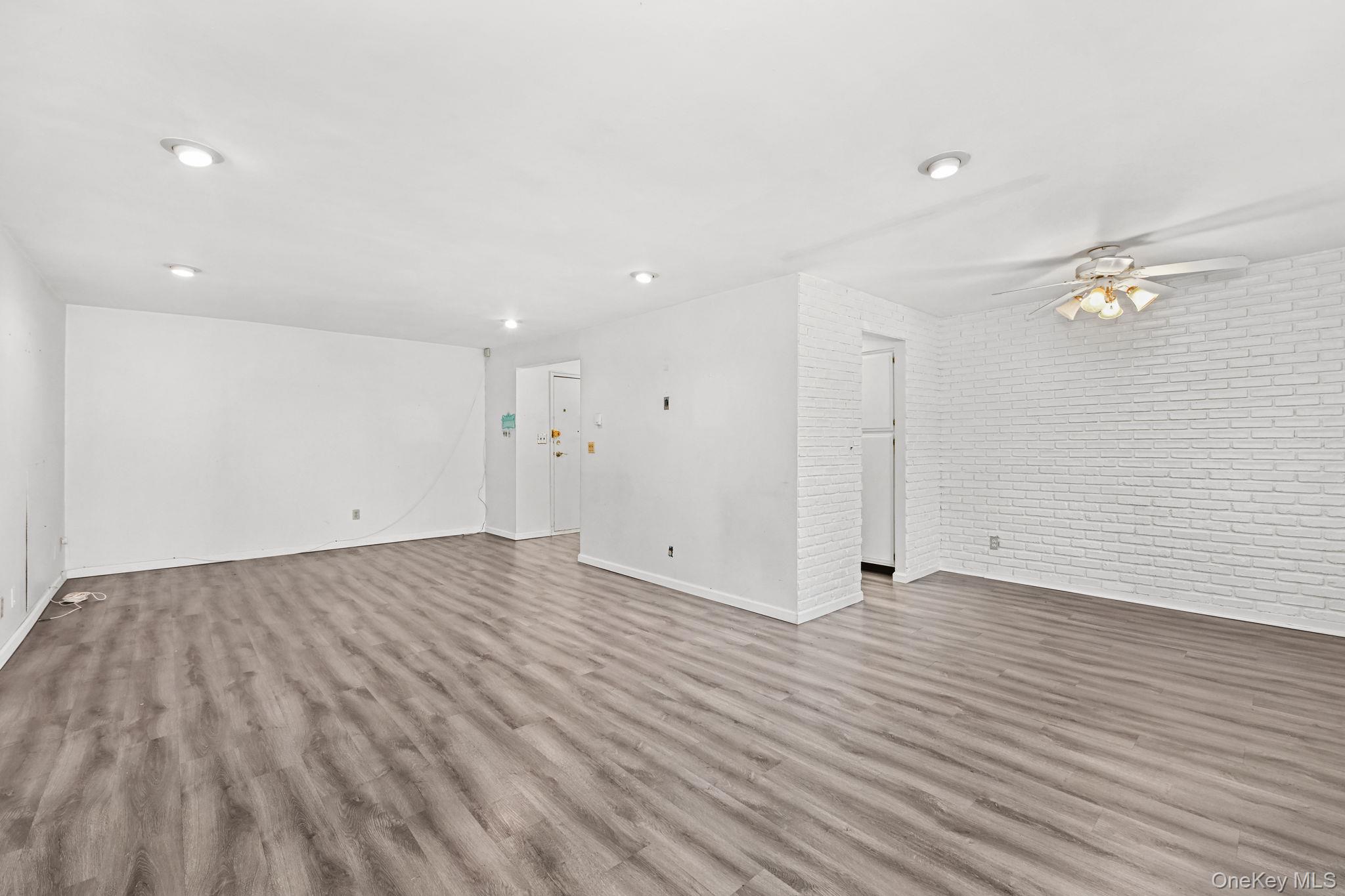 115 Dehaven Drive 302 Property Photo 6