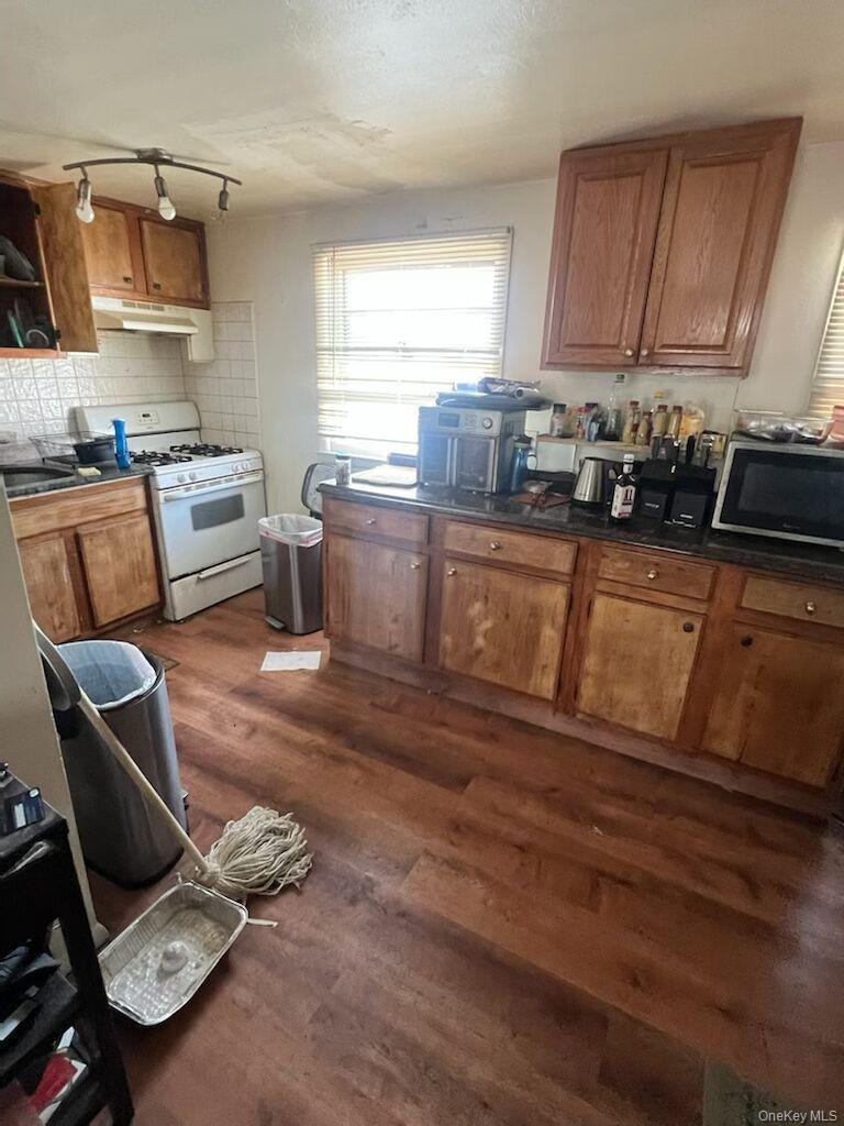 981027 Property Photo 16