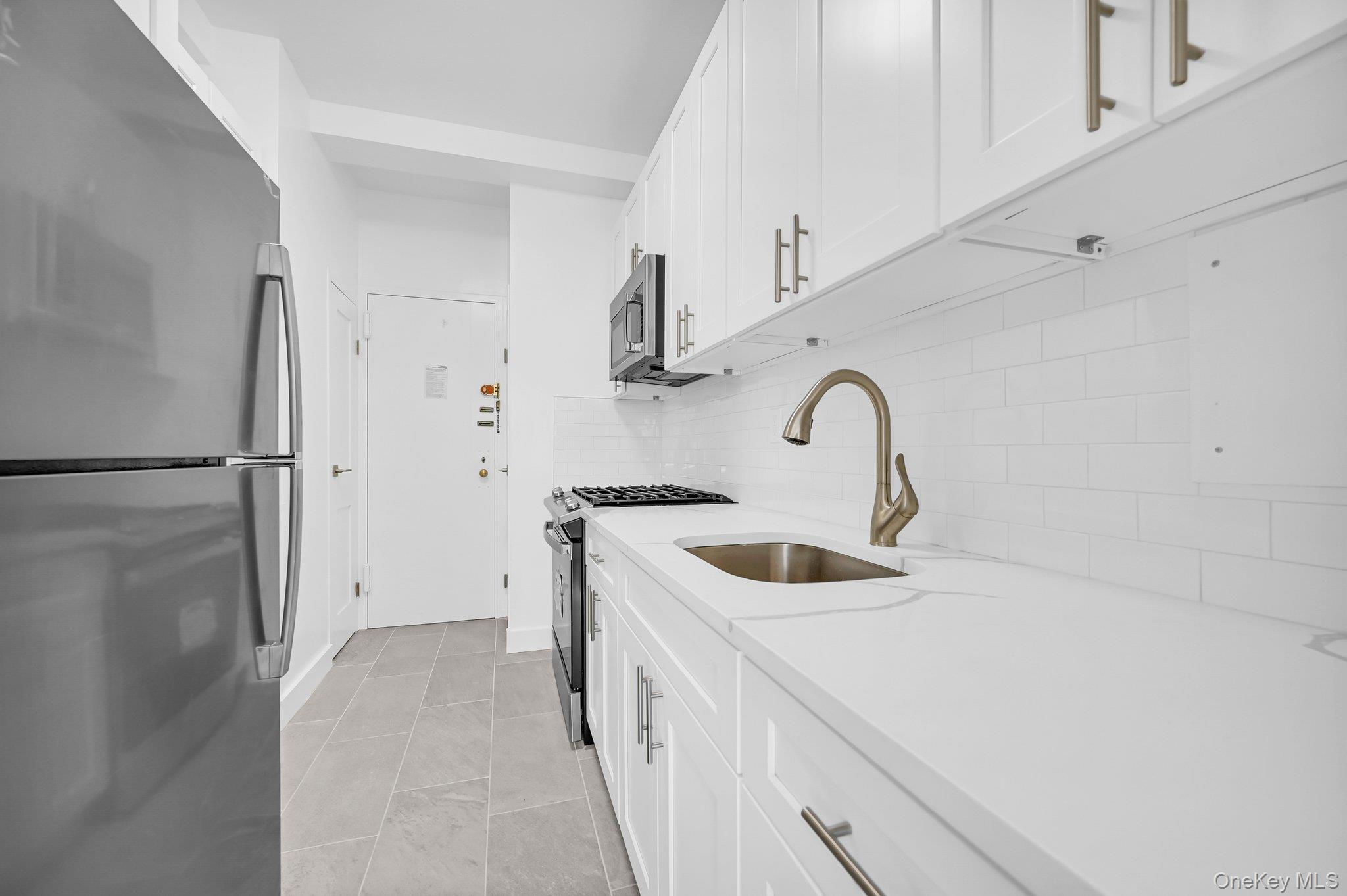 9 Fordham Hill Oval 3c Property Photo 5