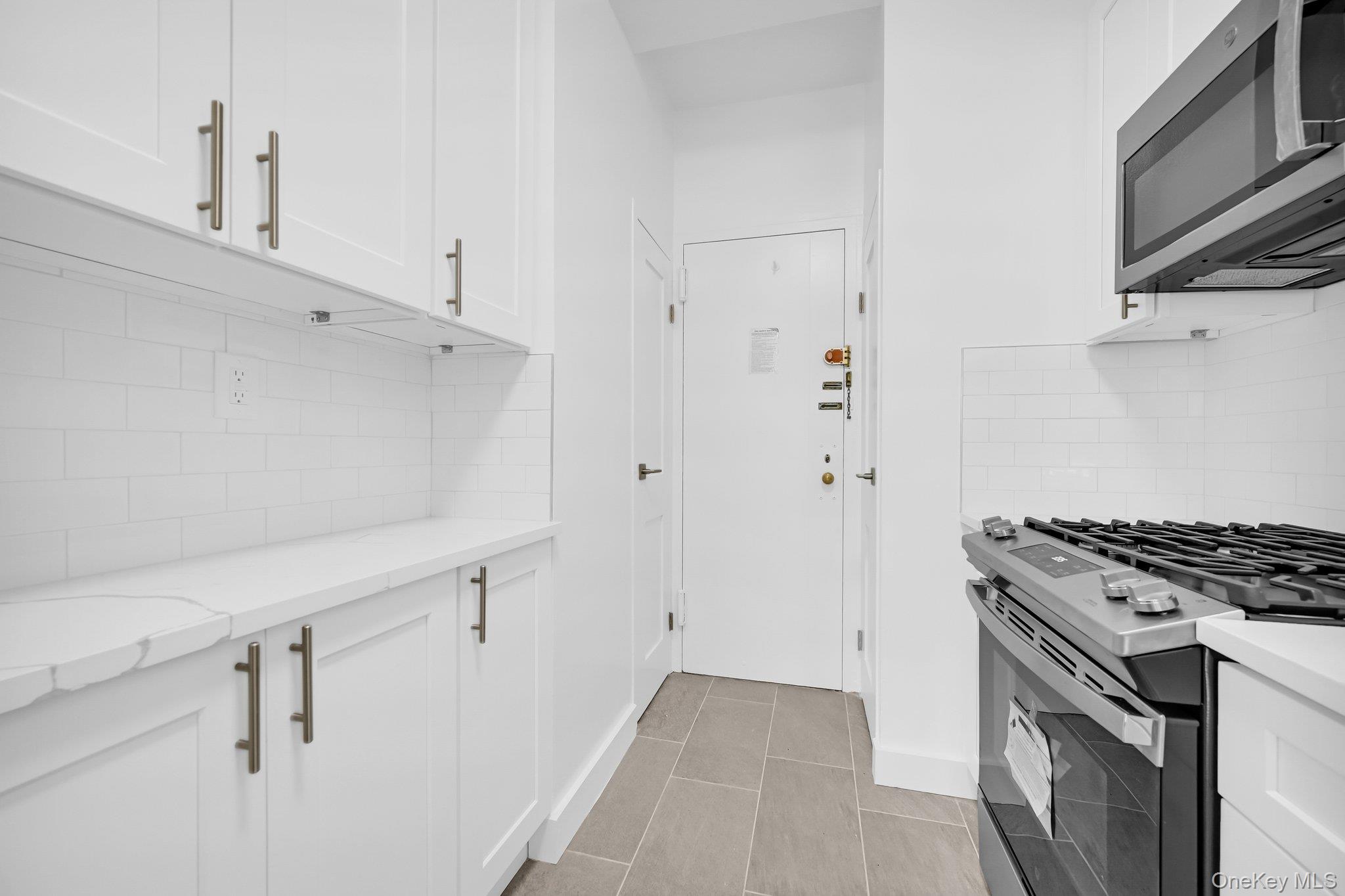 9 Fordham Hill Oval 3c Property Photo 6