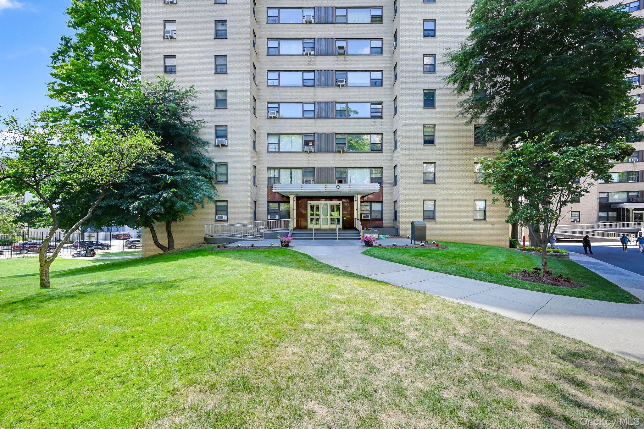 9 Fordham Hill Oval 3c Property Photo 26