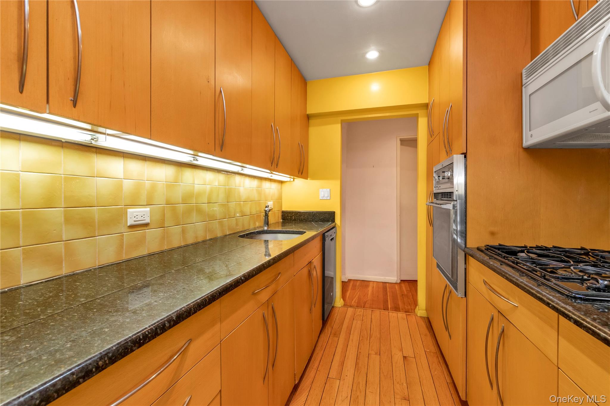 30 Stoner Avenue 3o Property Photo 2