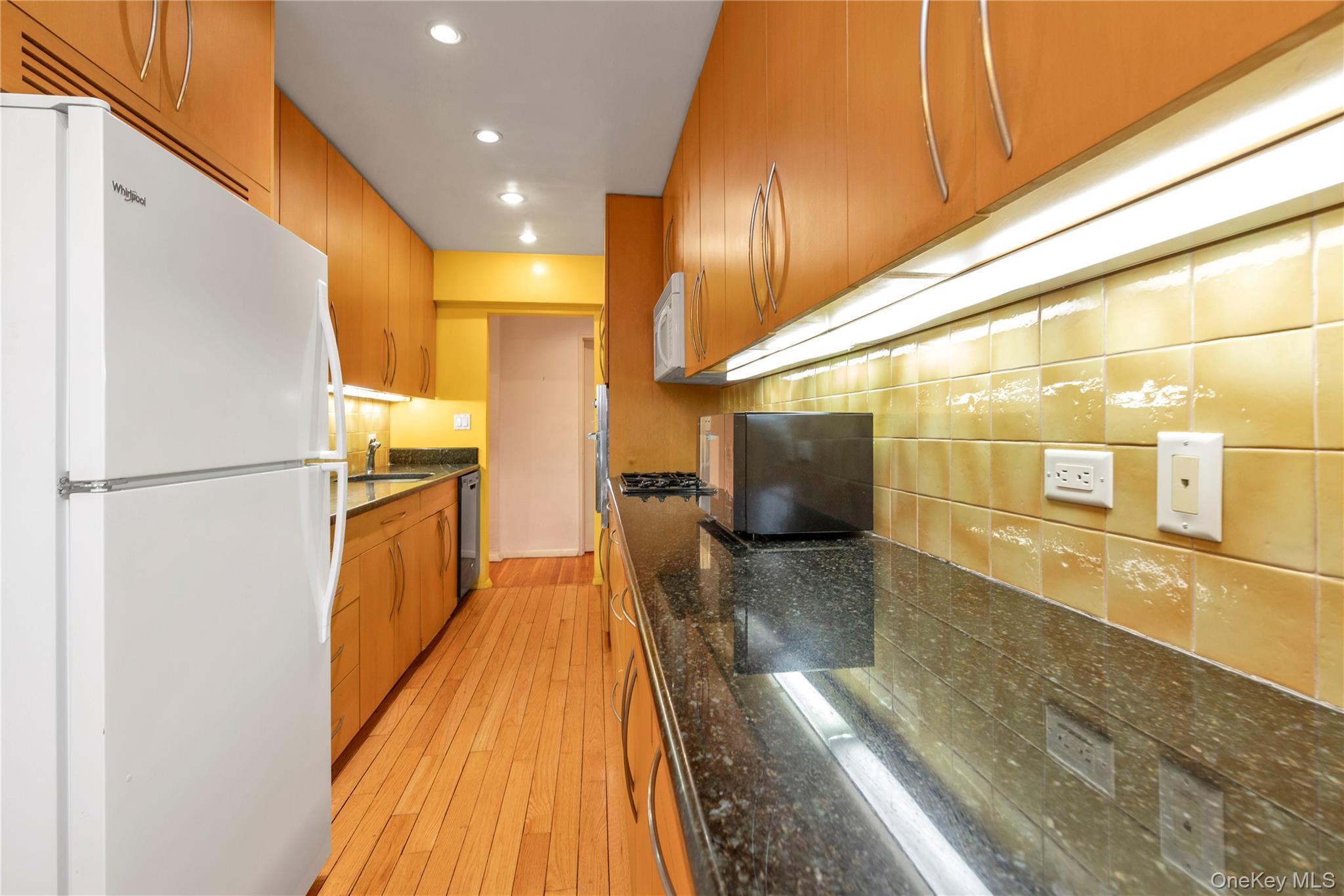 30 Stoner Avenue 3o Property Photo 3