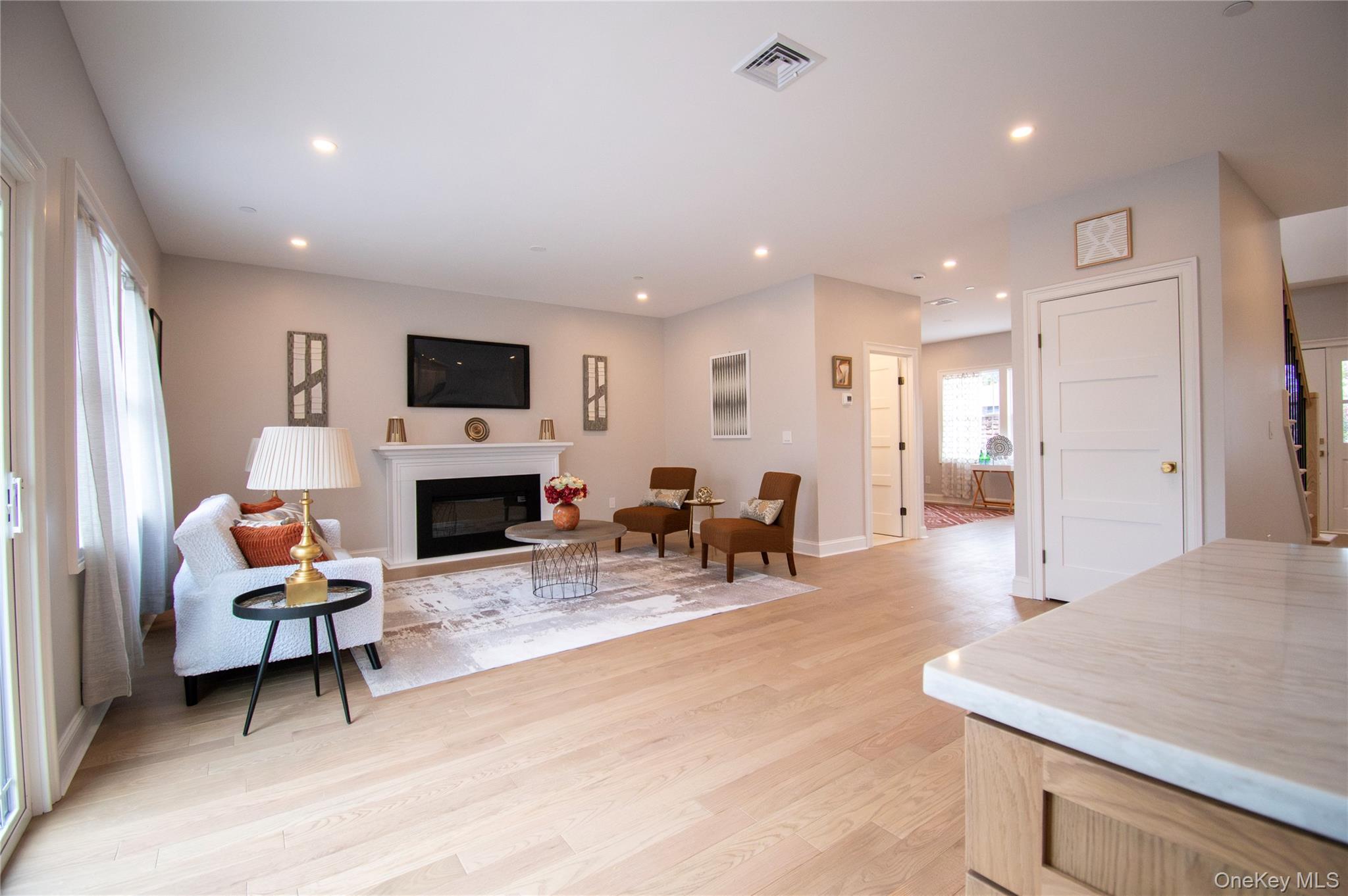 300 Harbor Street Property Photo 16