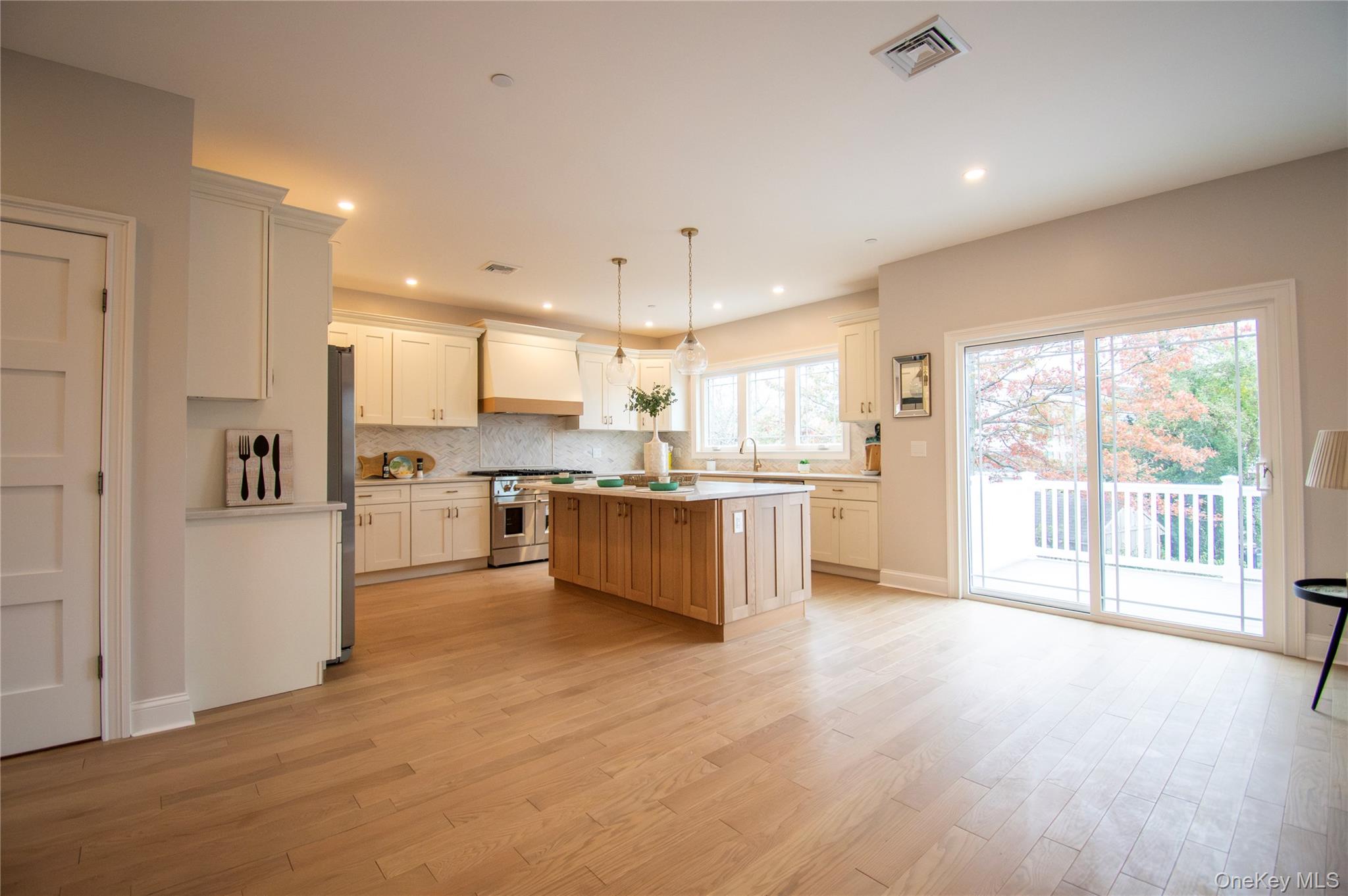 300 Harbor Street Property Photo 20