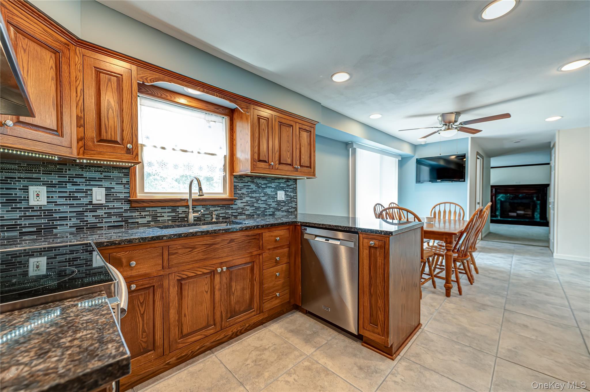 16 Sussex Lane Property Photo 13