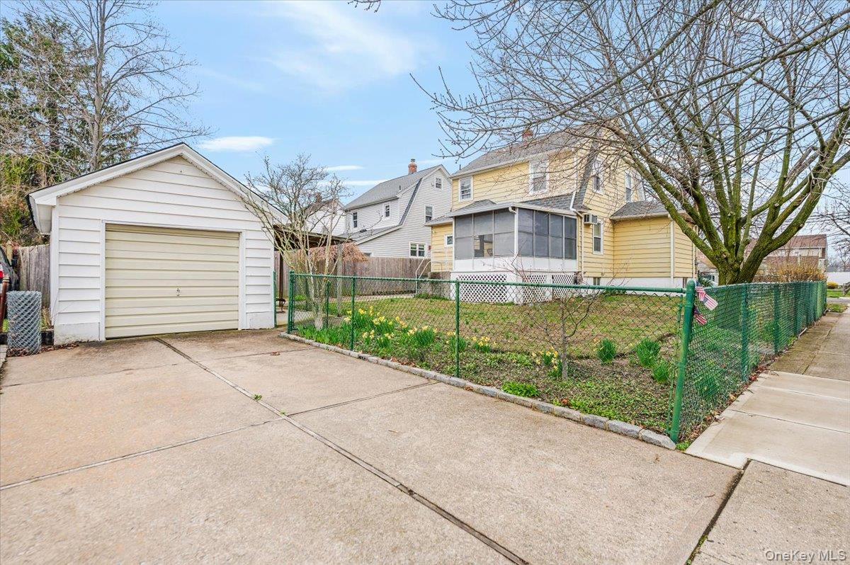 601 Hughes Street Property Photo 23