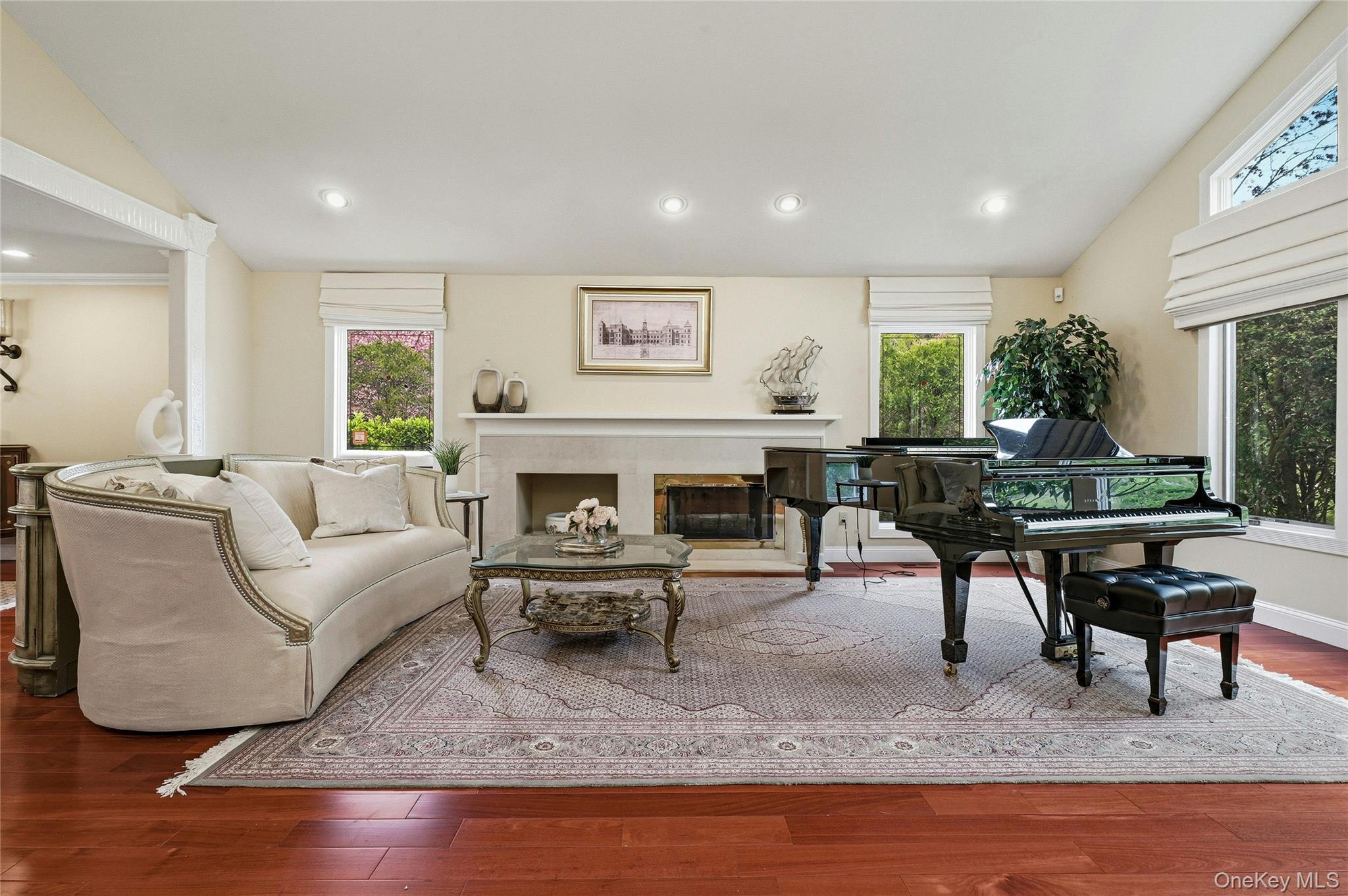18 Aldgate Drive Property Photo 1