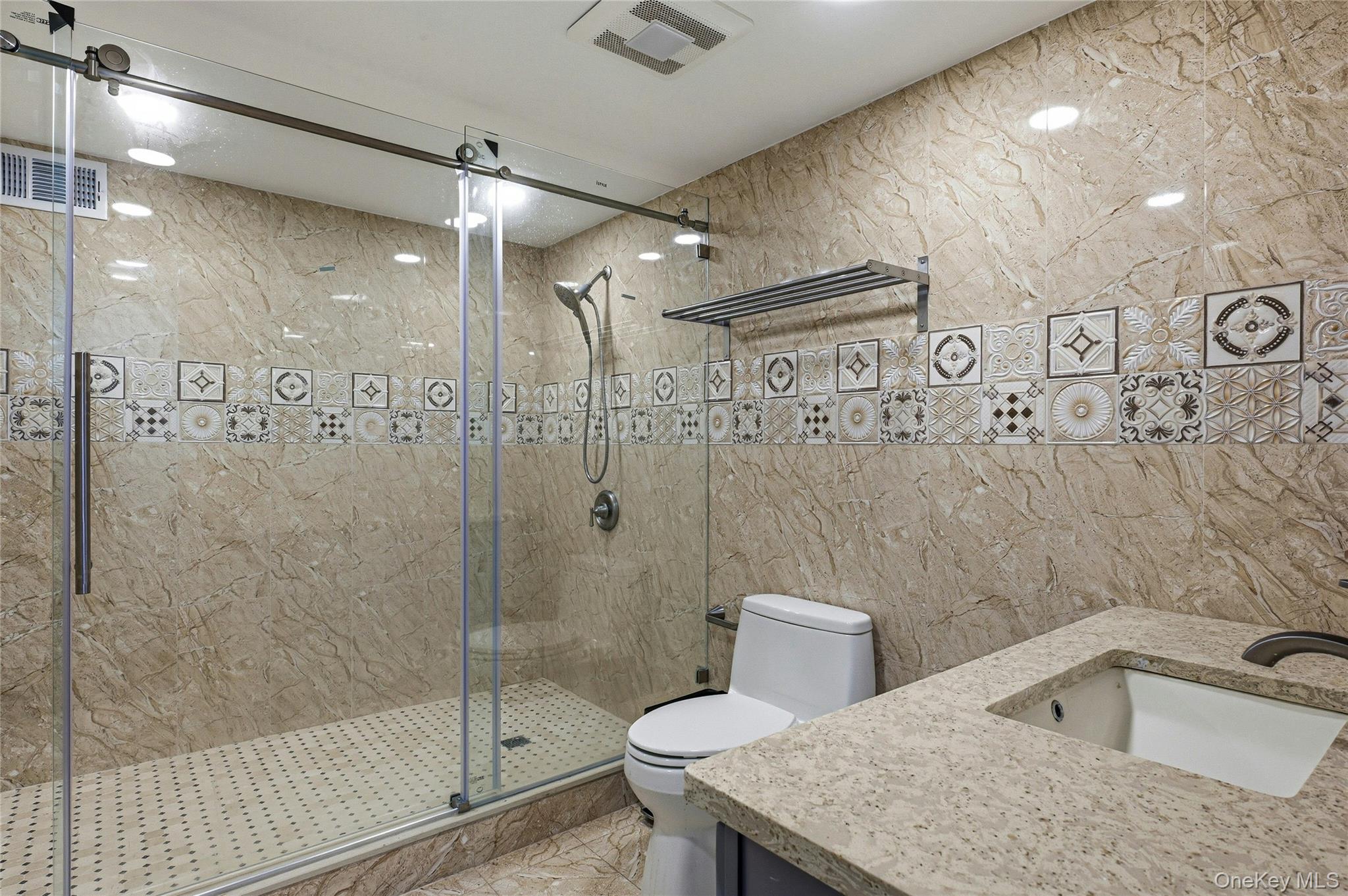 18 Aldgate Drive Property Photo 32