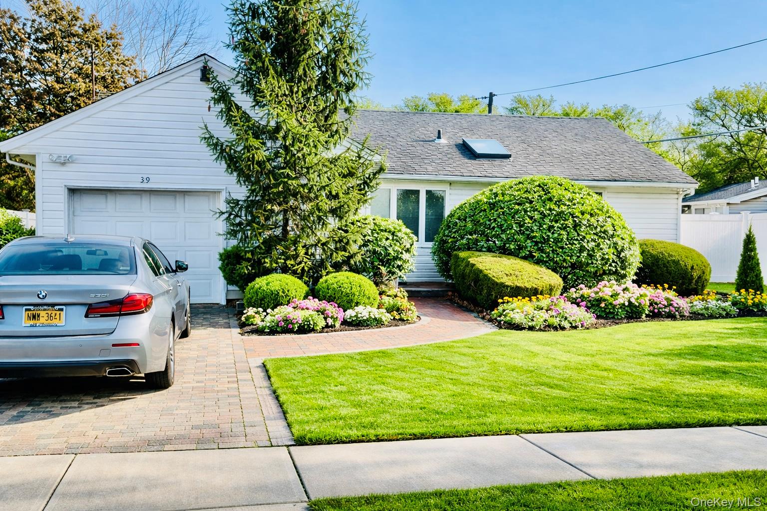 39 Laurel Hill Road Property Photo 1