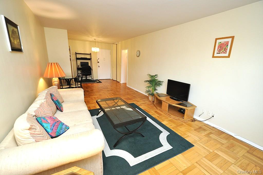 260 Garth Road 4a5 Property Photo 5