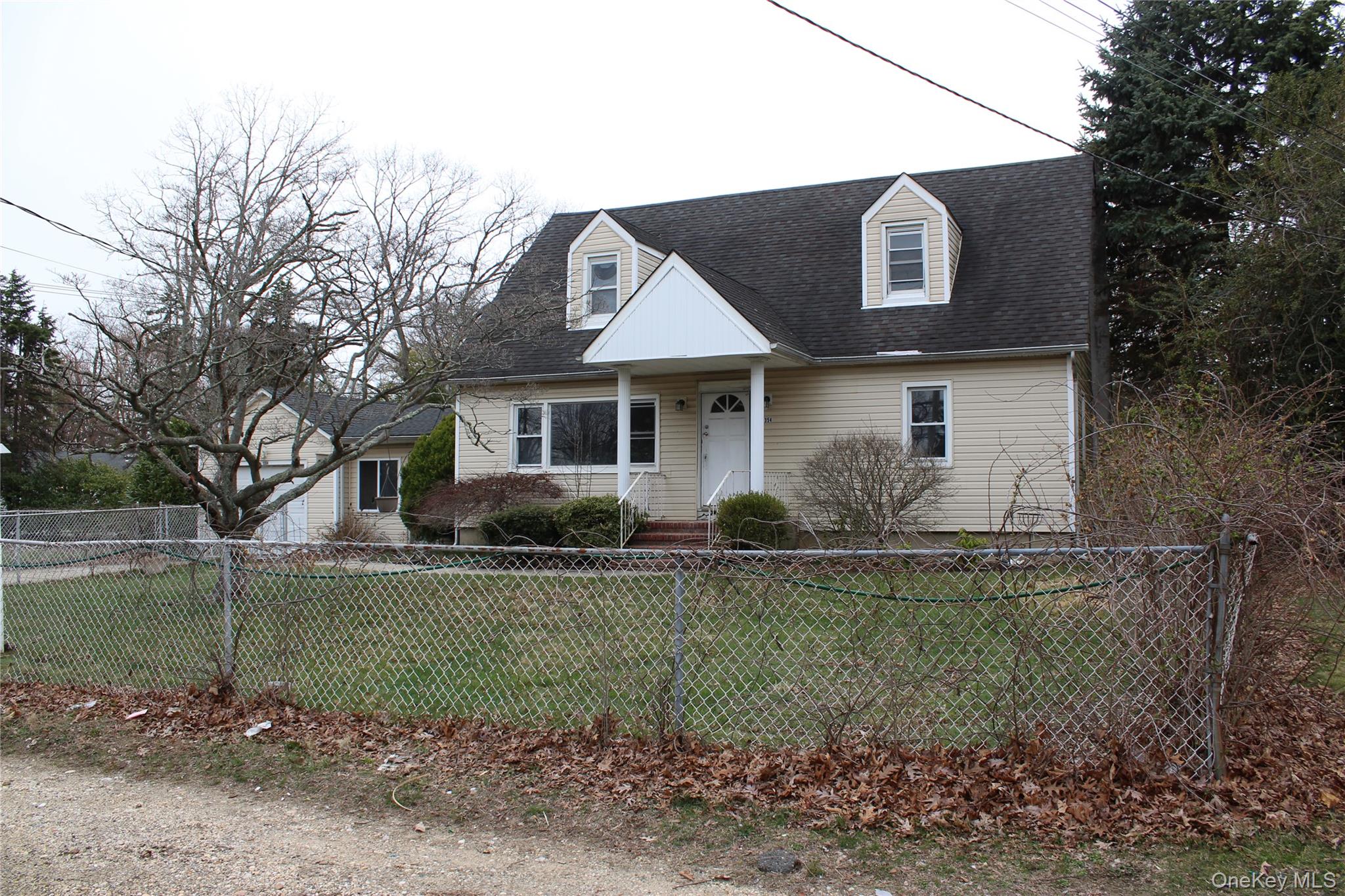 1354 Manor Lane Property Photo 2