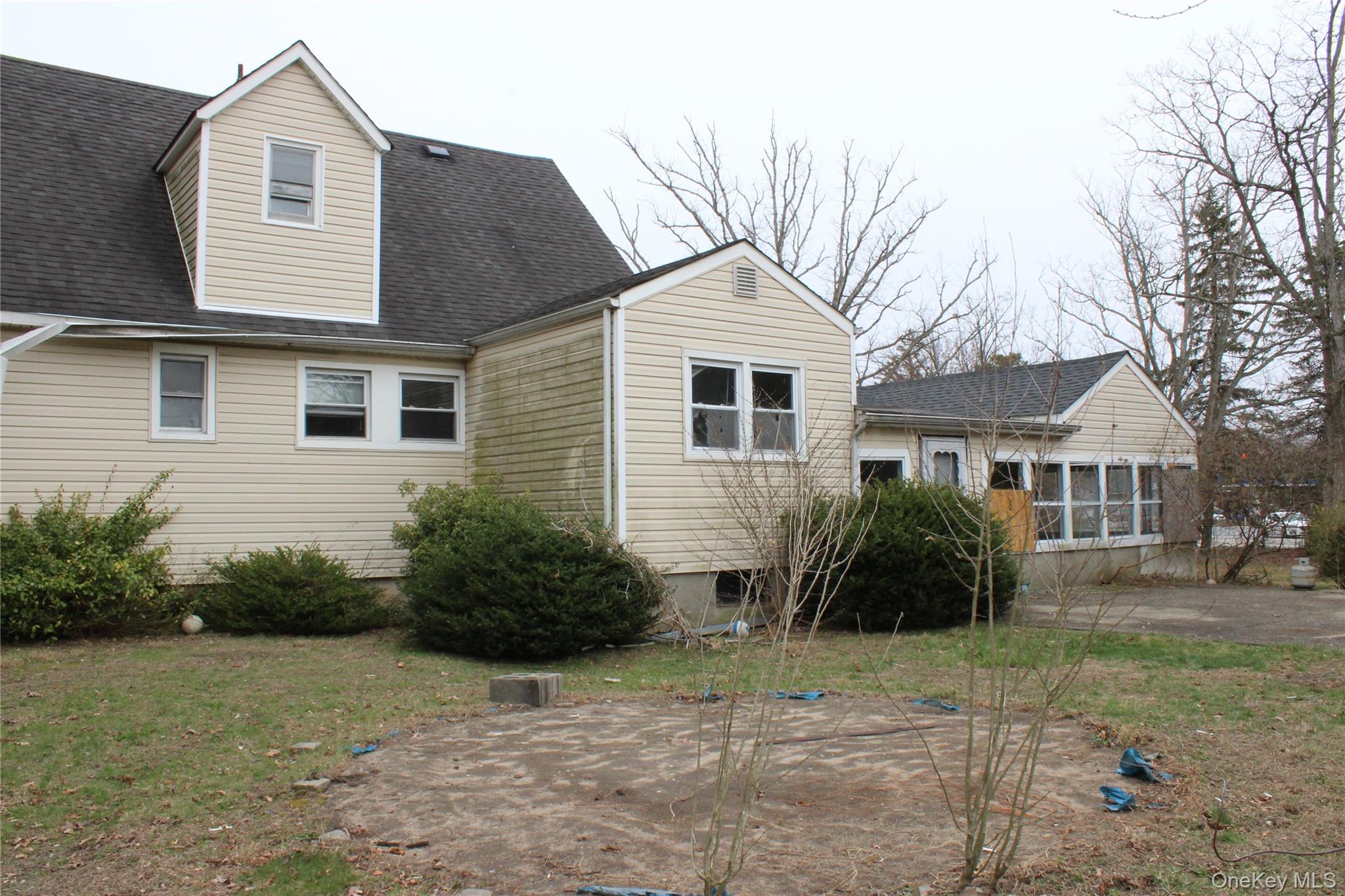 1354 Manor Lane Property Photo 4