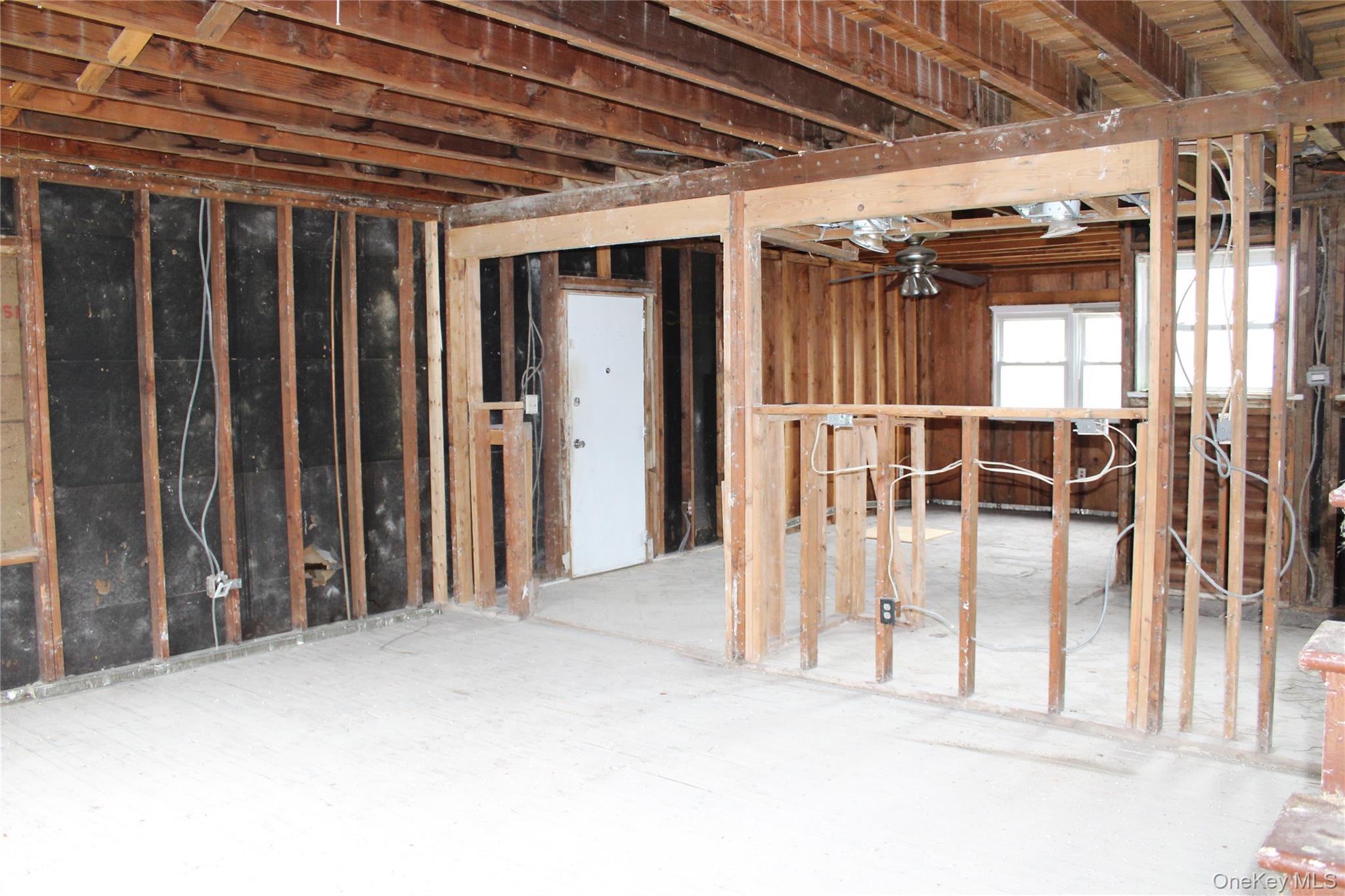 1354 Manor Lane Property Photo 5