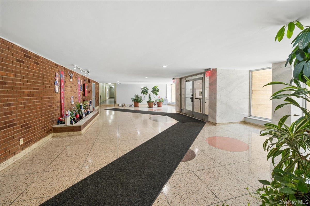 2 Sadore Lane 6m Property Photo 2