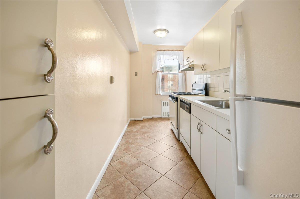2 Sadore Lane 6m Property Photo 7
