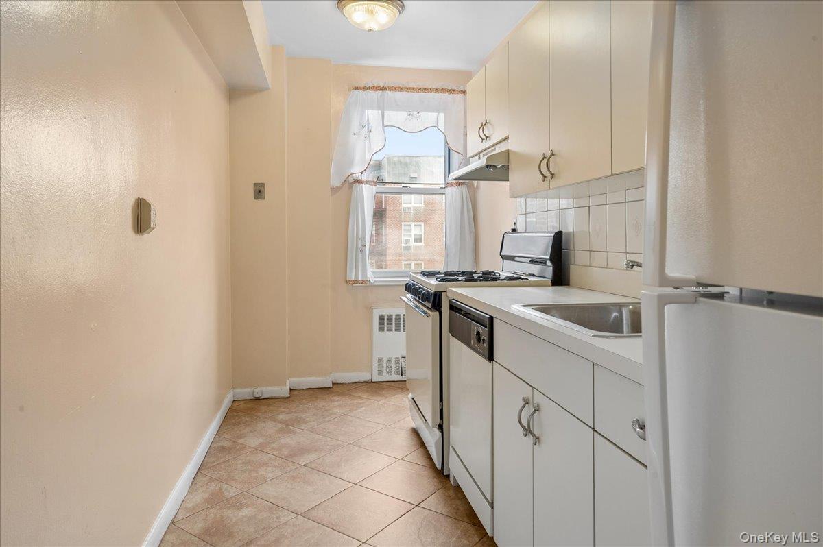2 Sadore Lane 6m Property Photo 8
