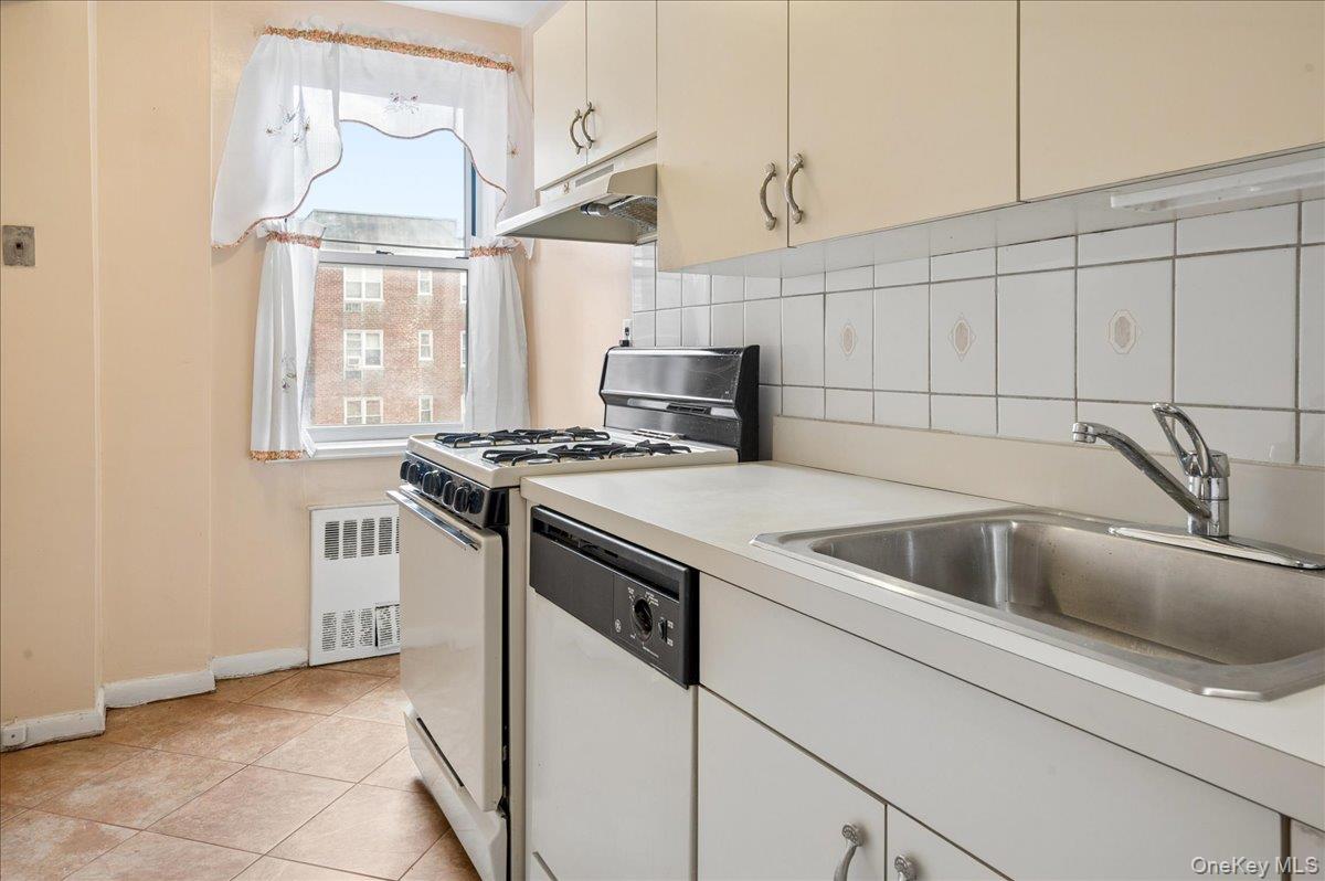2 Sadore Lane 6m Property Photo 9