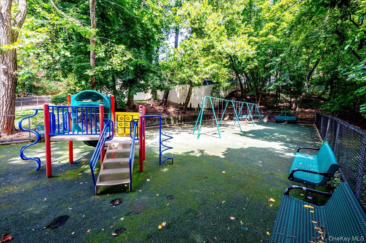 2 Sadore Lane 6m Property Photo 13