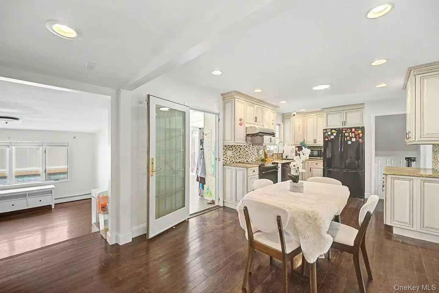 357 Gates Avenue Property Photo 6