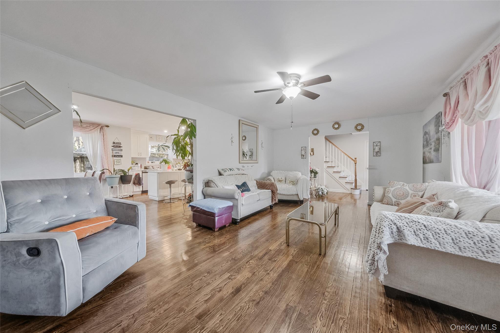 231 W Woodside Avenue Property Photo 6