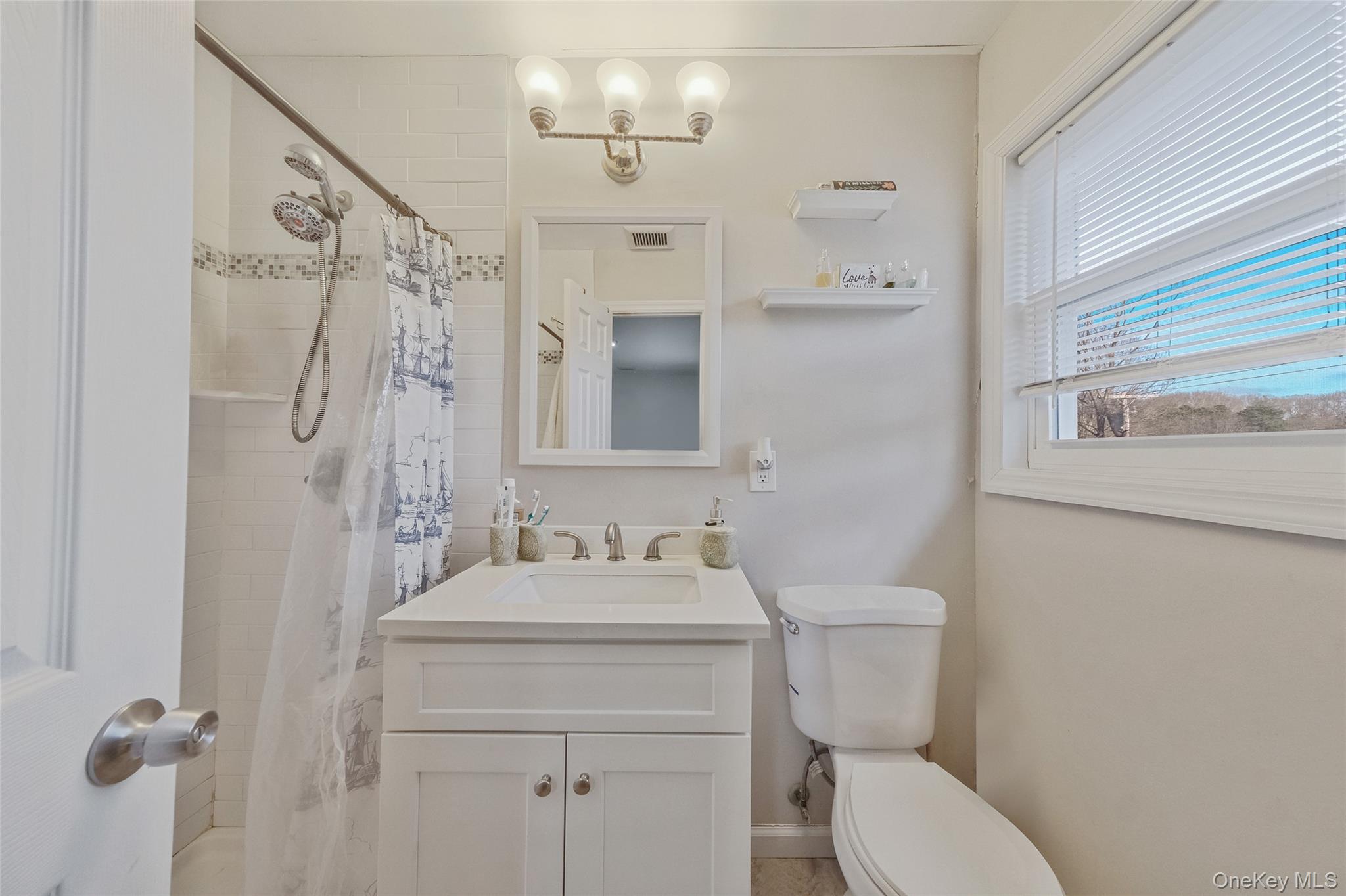 231 W Woodside Avenue Property Photo 13