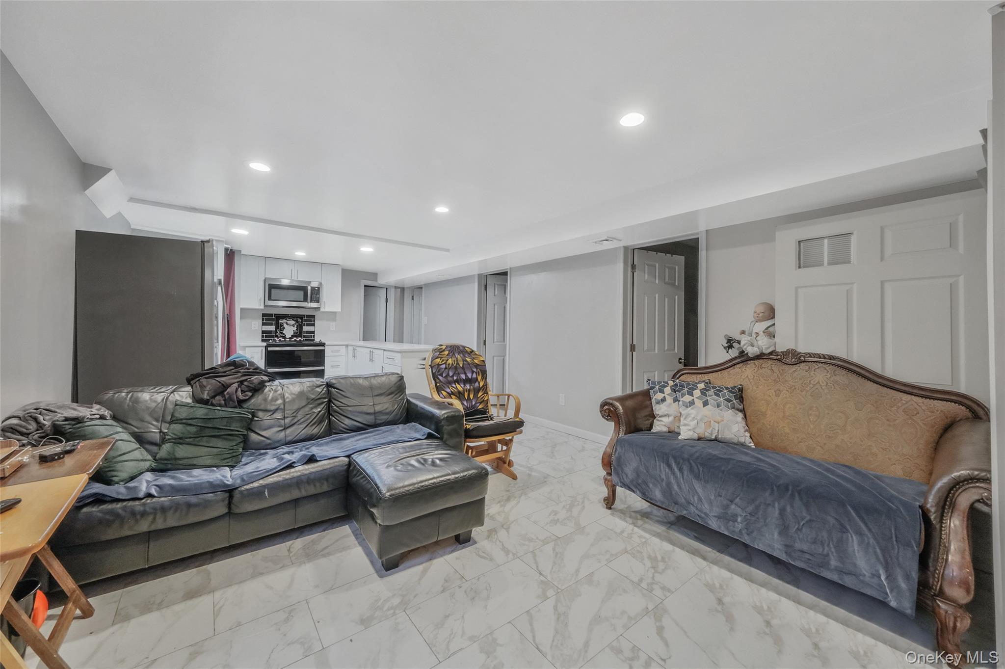 231 W Woodside Avenue Property Photo 16