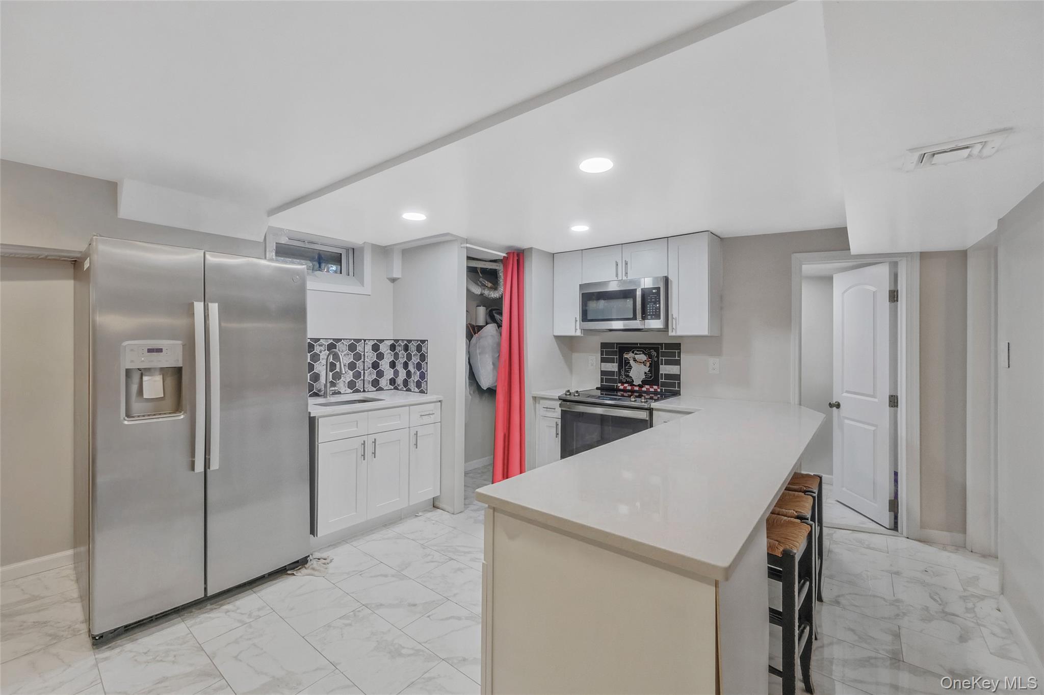 231 W Woodside Avenue Property Photo 17