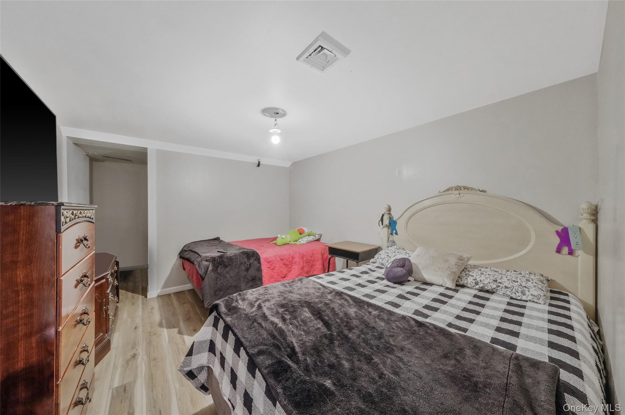 231 W Woodside Avenue Property Photo 18