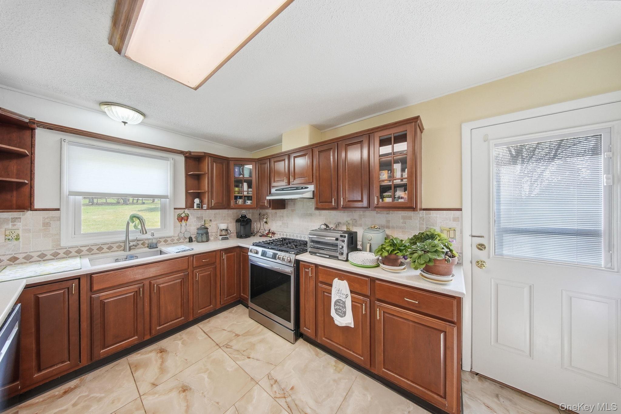 20 Winding Hills Drive Property Photo 7