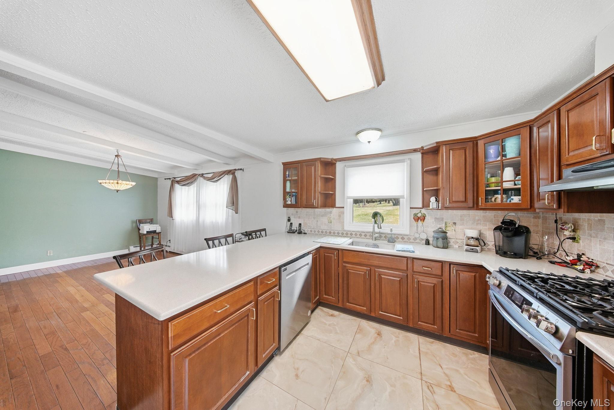 20 Winding Hills Drive Property Photo 8