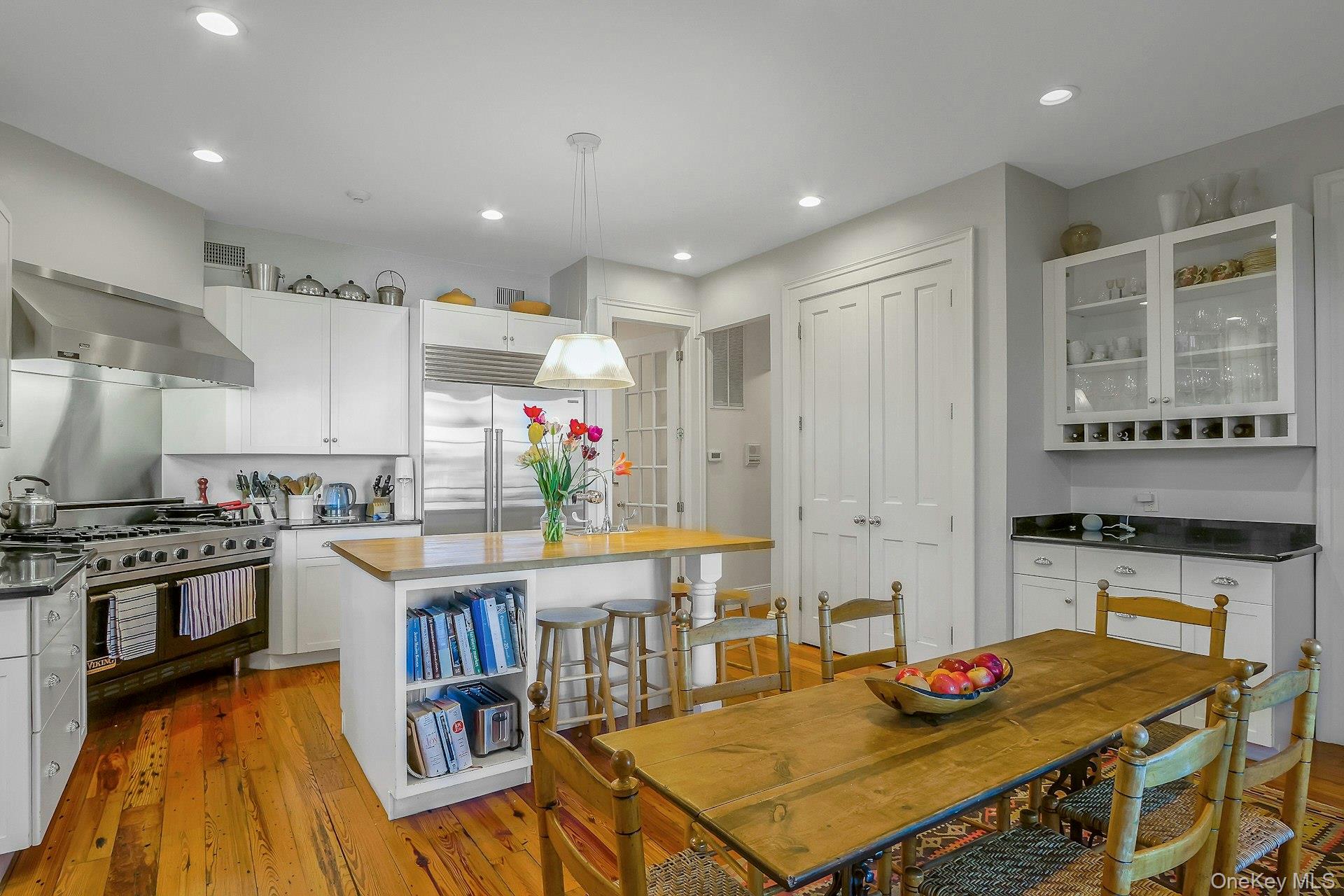 34 Lawrence Lane Property Photo 15